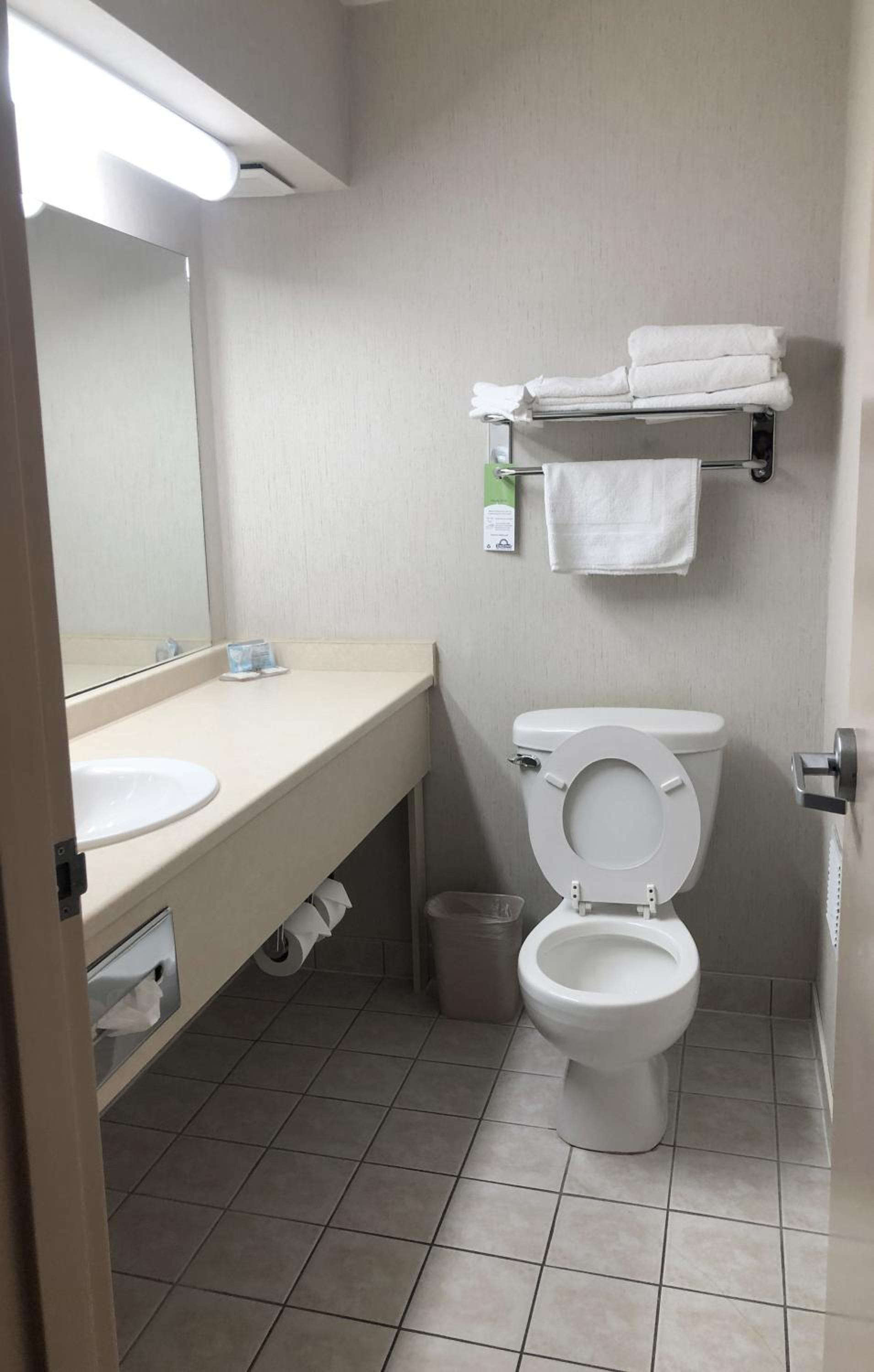 King Room with Jacuzzi Tub photo 2