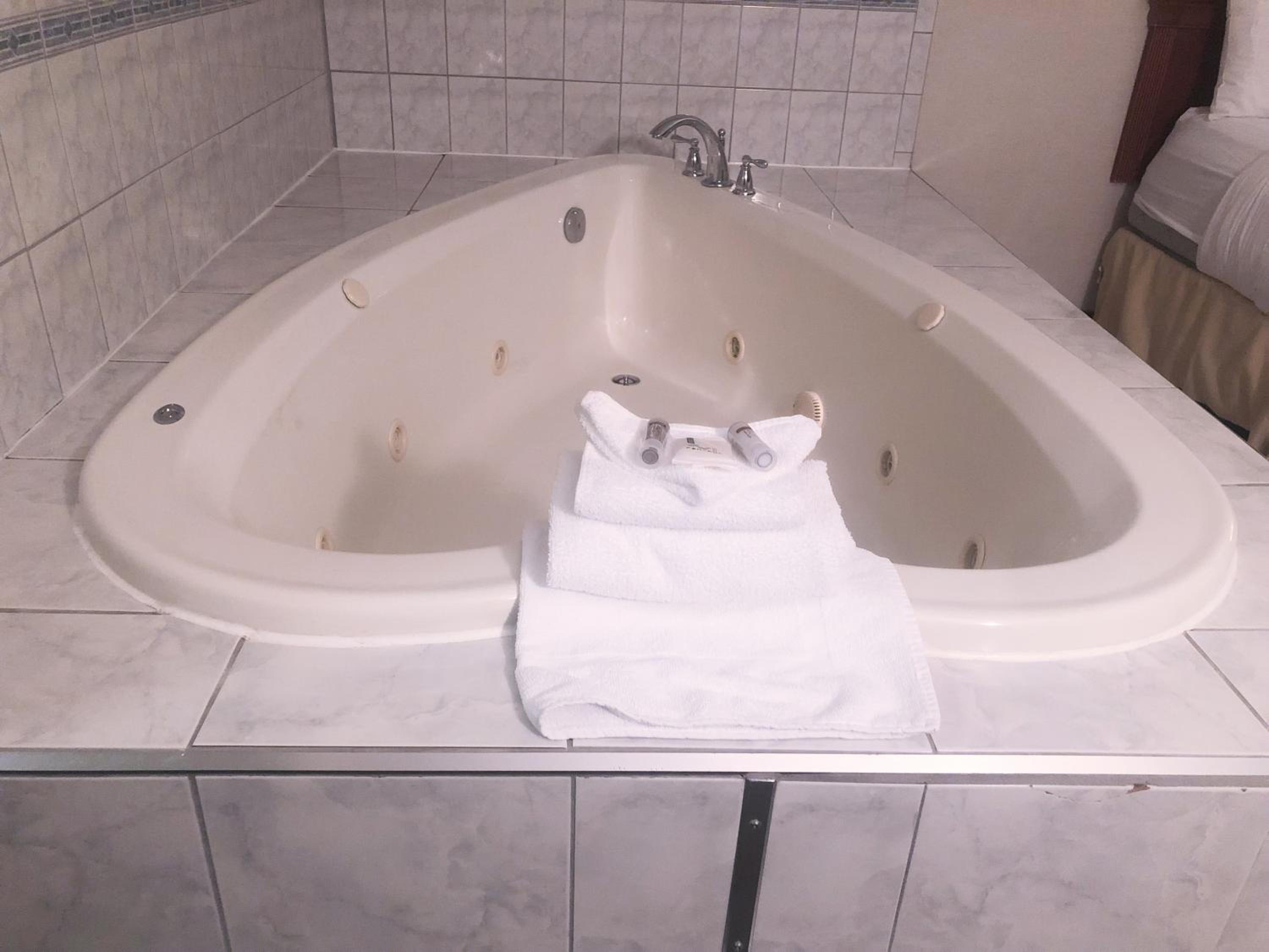 King Suite with Jacuzzi Tub and Sofa Bed photo 2