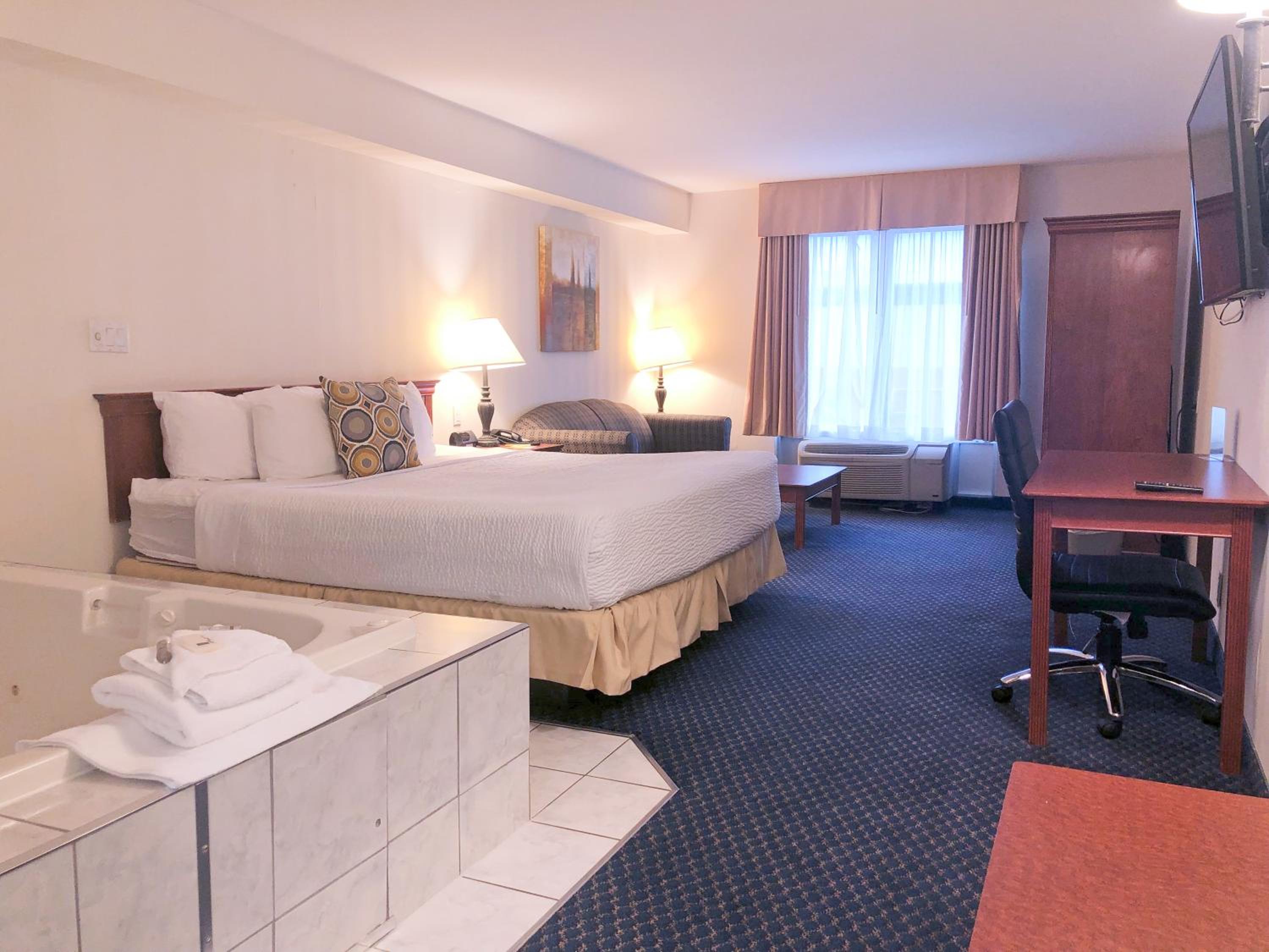 King Suite with Jacuzzi Tub and Sofa Bed photo 1