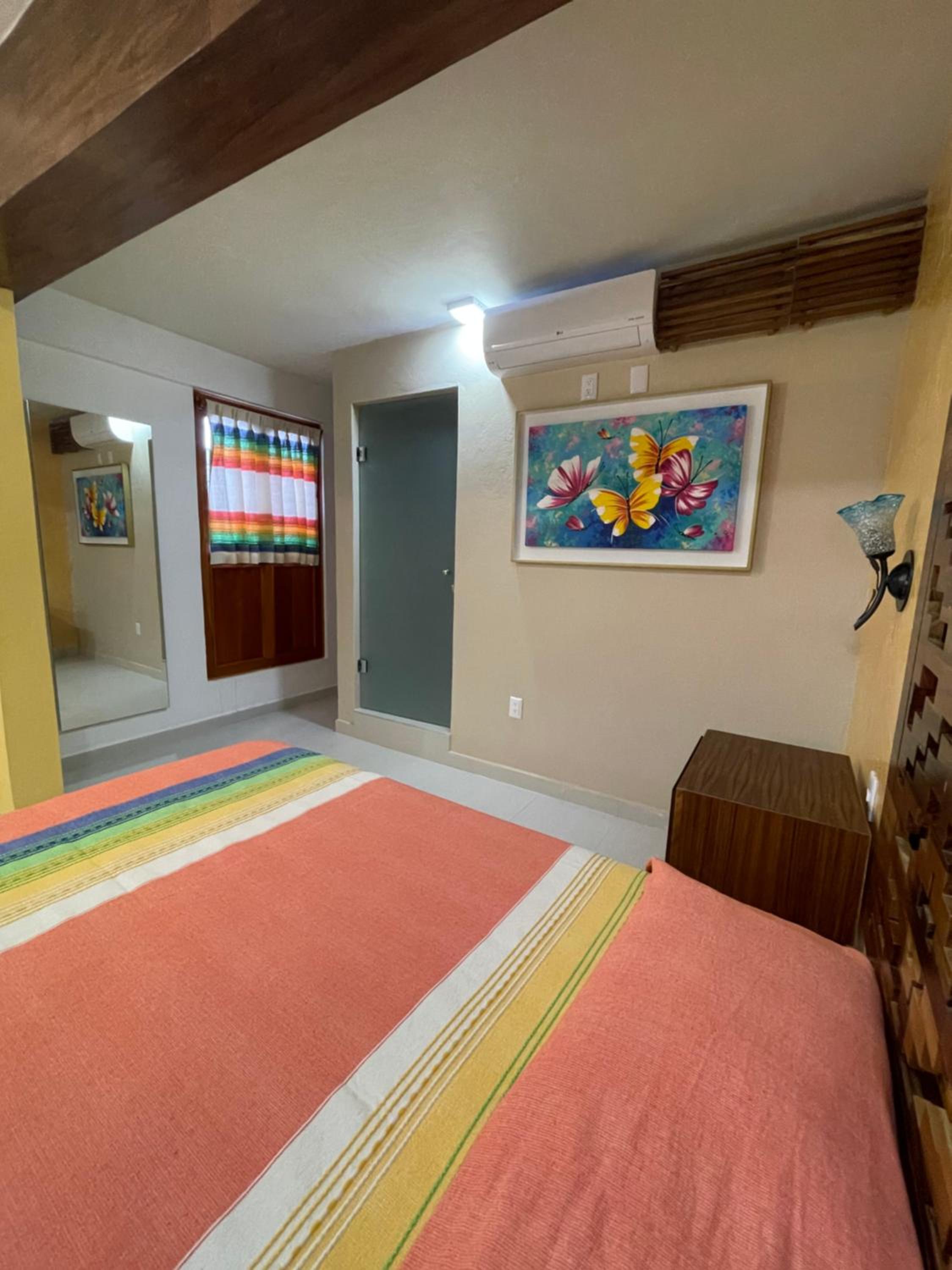 Suite - Photo 1