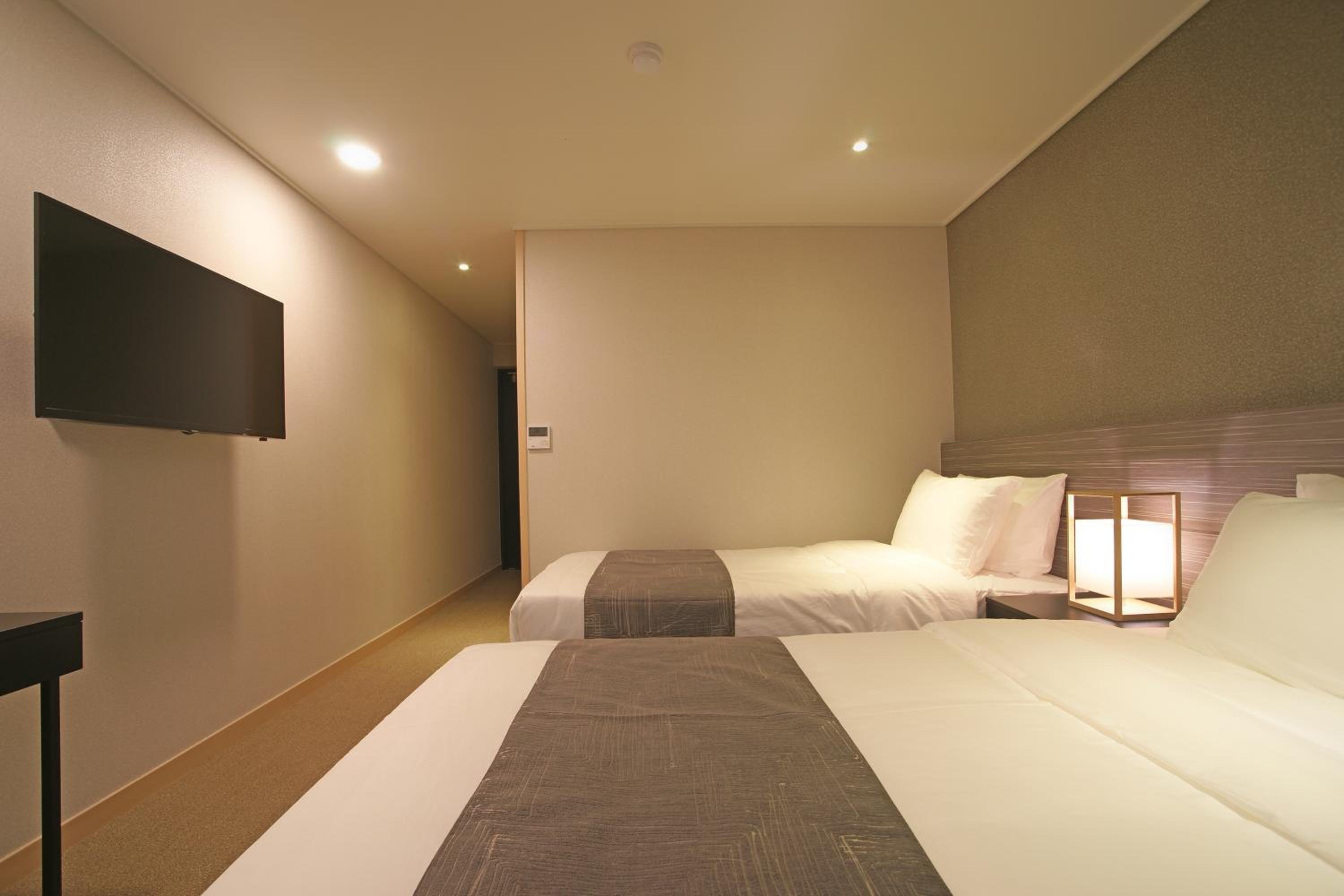Business Twin Room photo 3