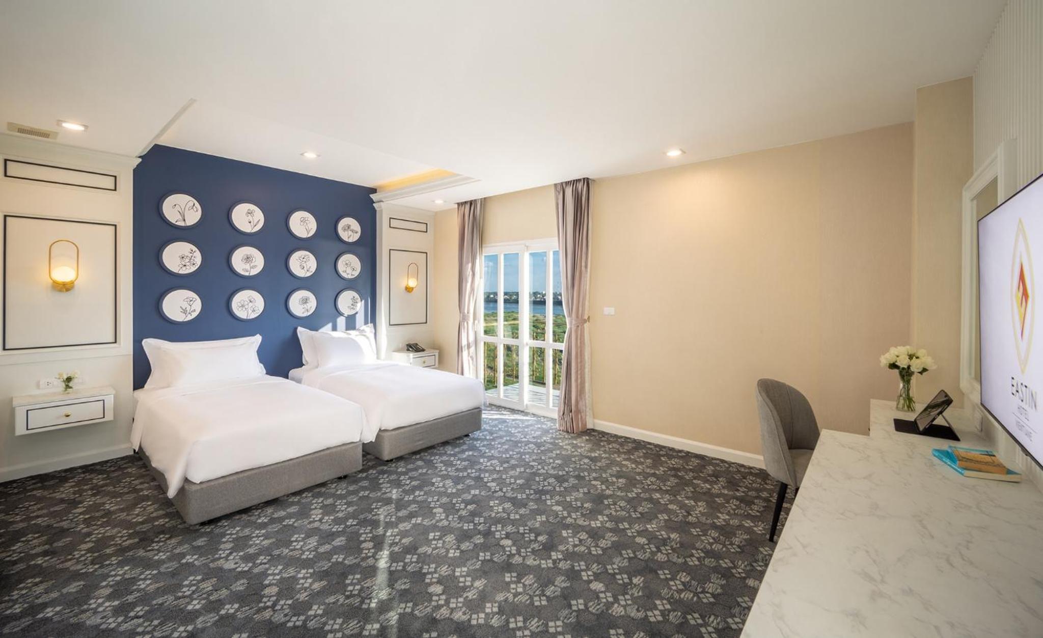 Deluxe Balcony with River View - Photo 1