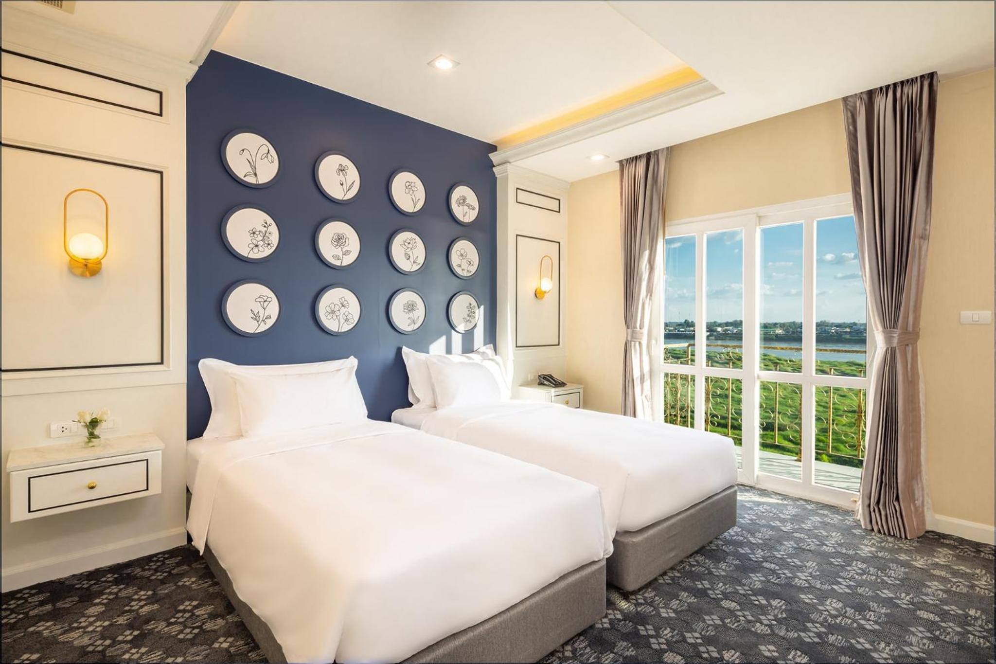 Deluxe Balcony with River View - Photo 8