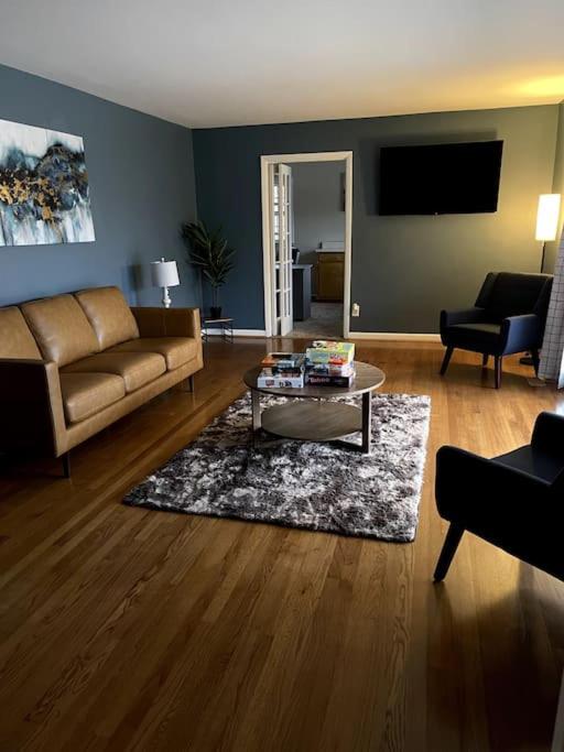 Three-Bedroom House photo 1
