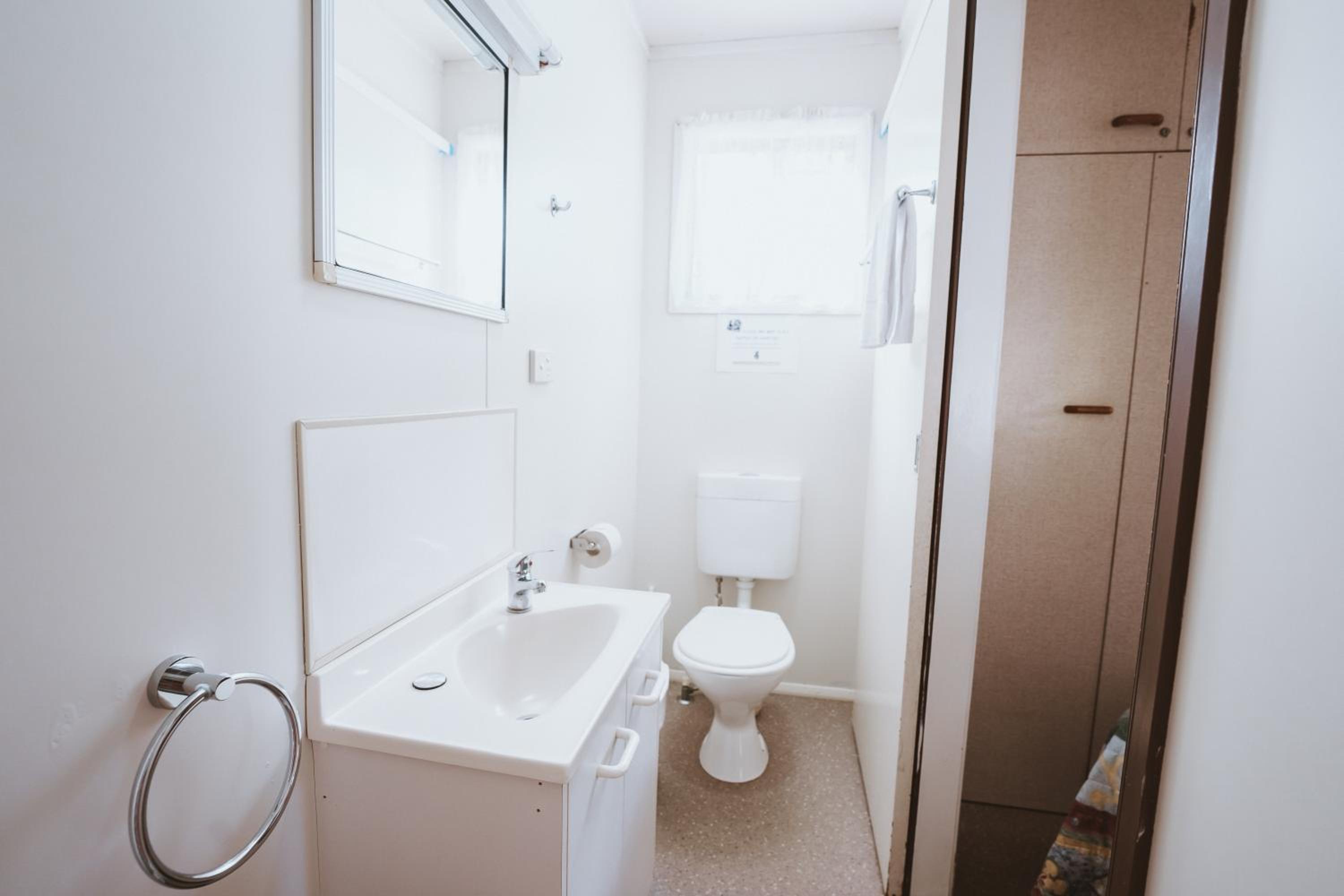 Ensuite Cabin (4 berth) photo 3