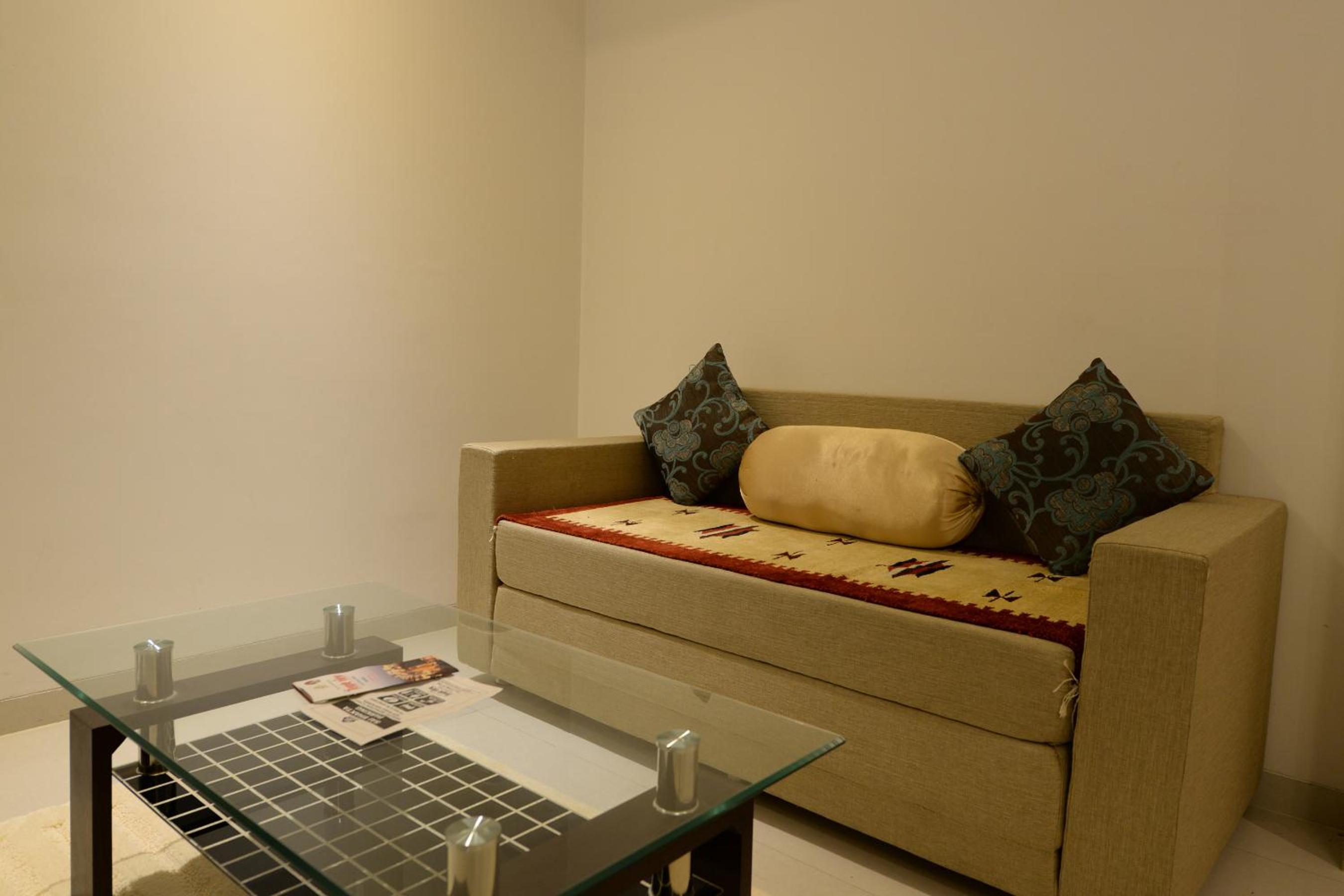 Suite - Photo 3