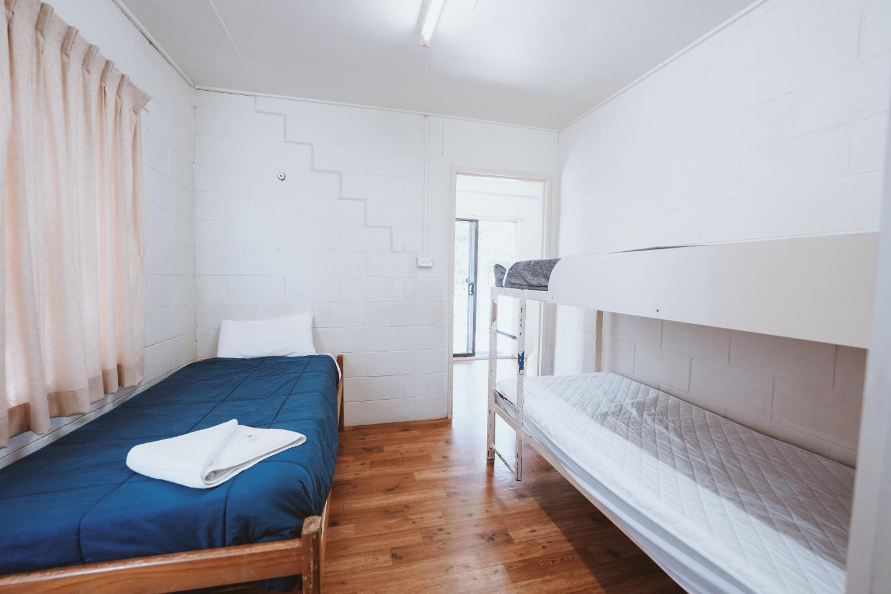 Ensuite Cabin (5 berth) photo 1