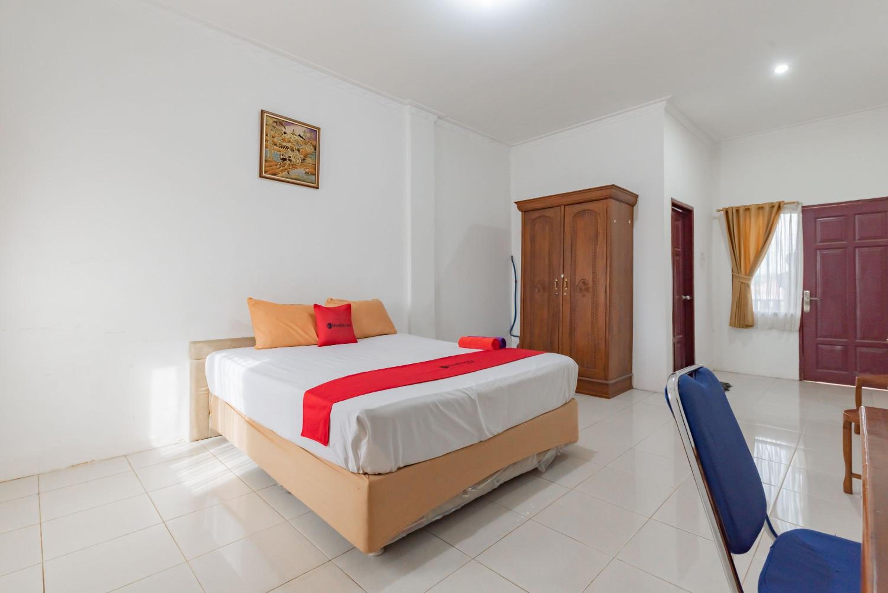 Budget Double Room photo 3