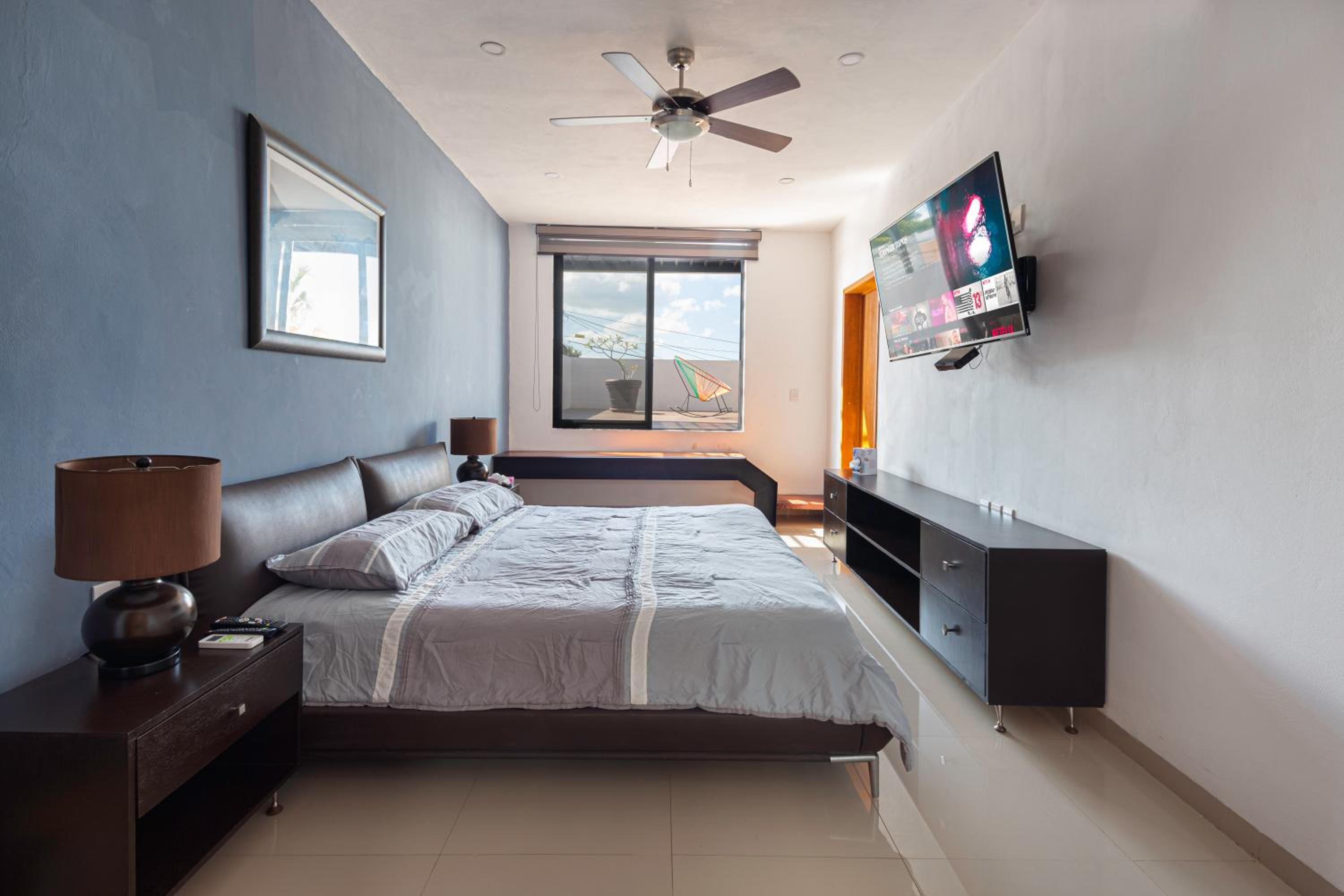Three-Bedroom House - Photo 10