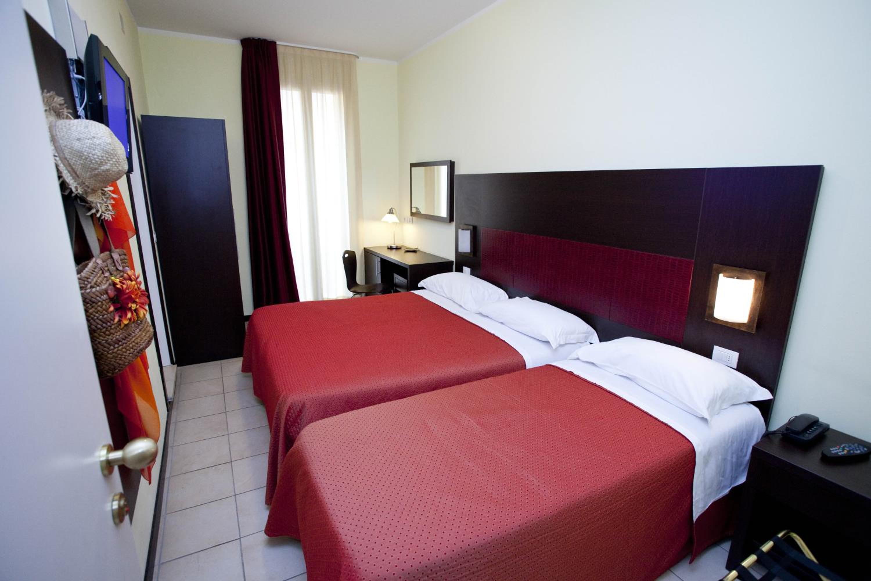 Triple Room - Photo 1