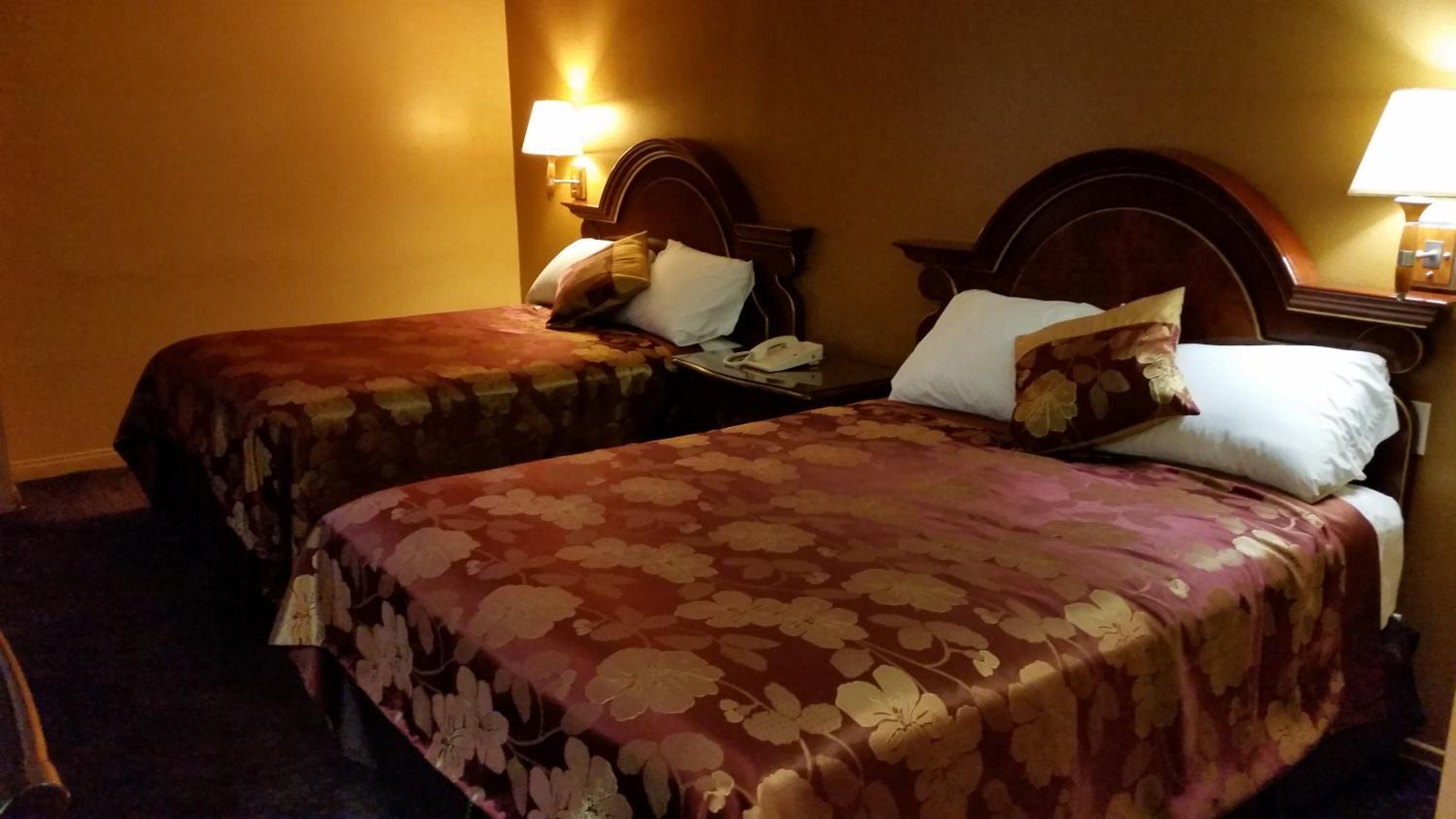 Double Room with Two Double Beds photo 1
