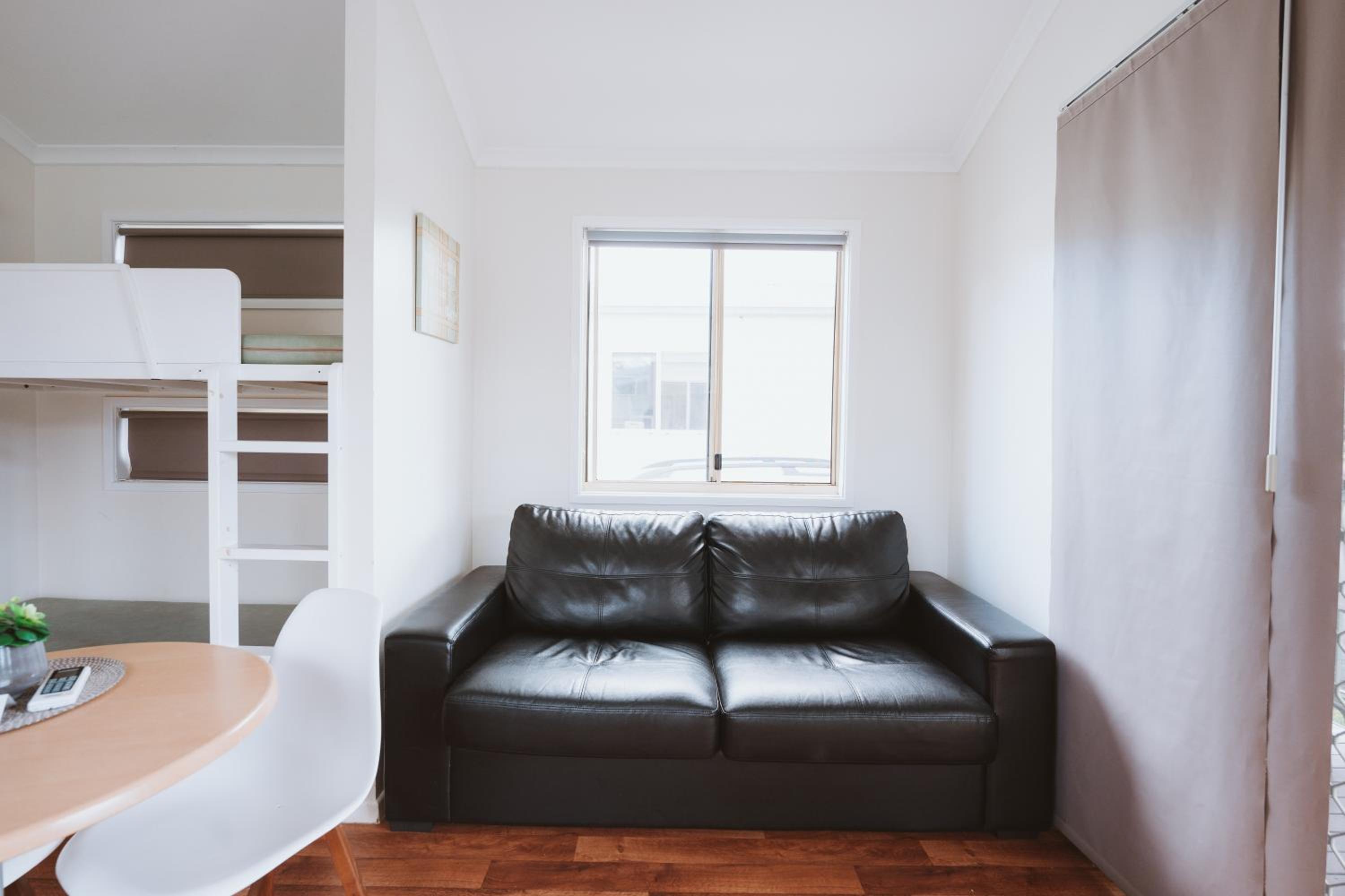 One-Bedroom Cabin photo 2
