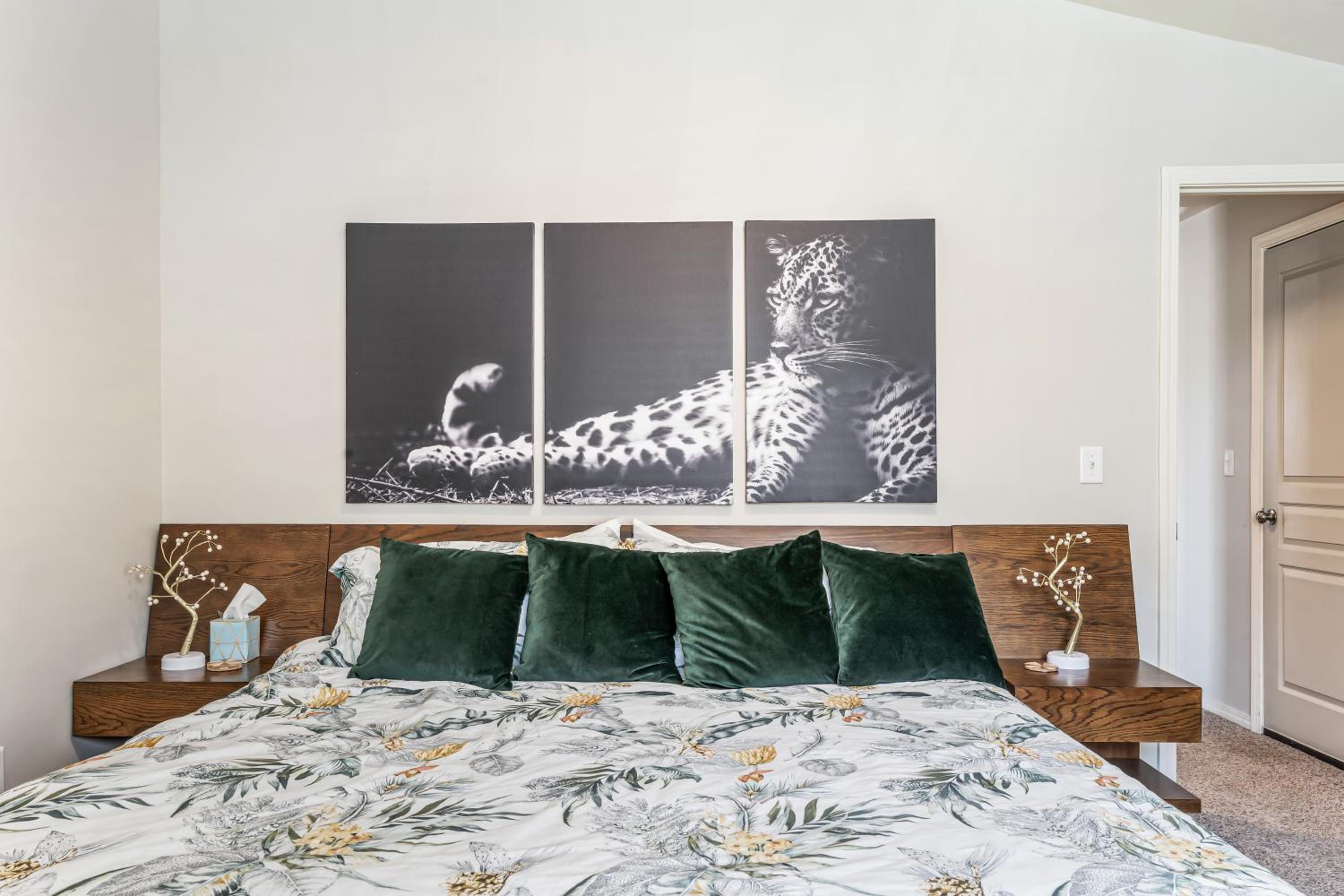 Three-Bedroom House photo 1
