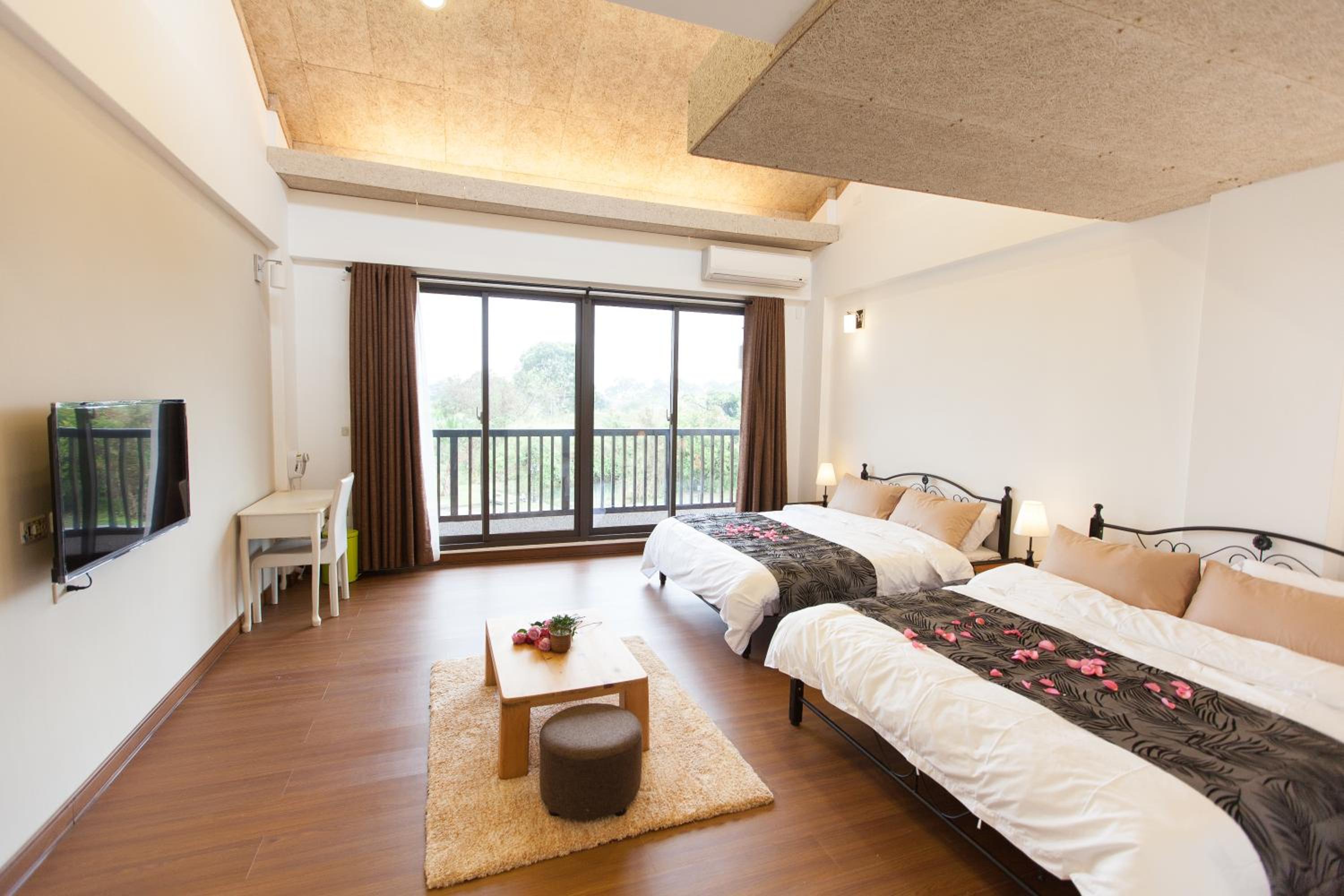 Quadruple Room with Lake View photo 3