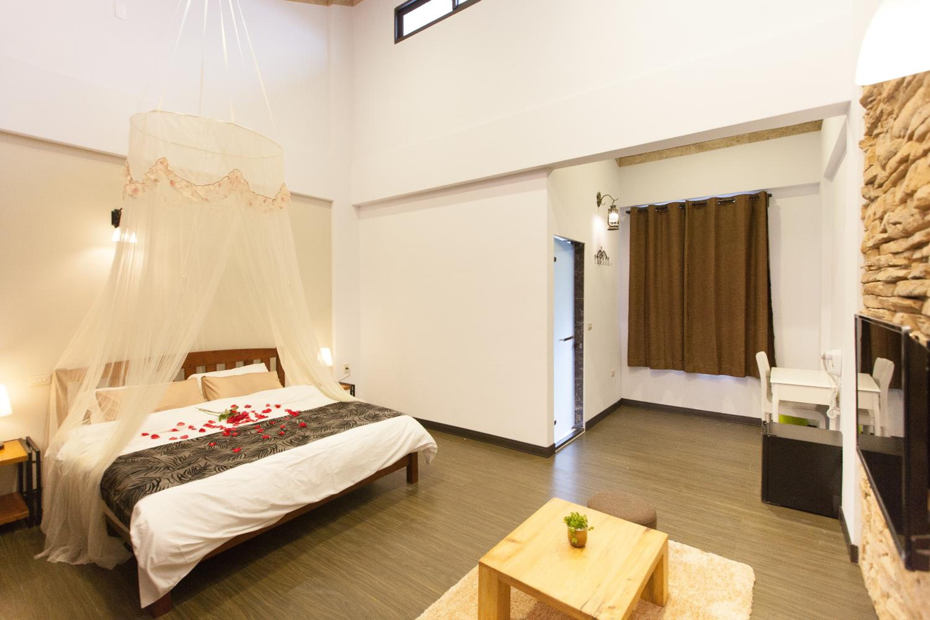 King Room with Lake View photo 2