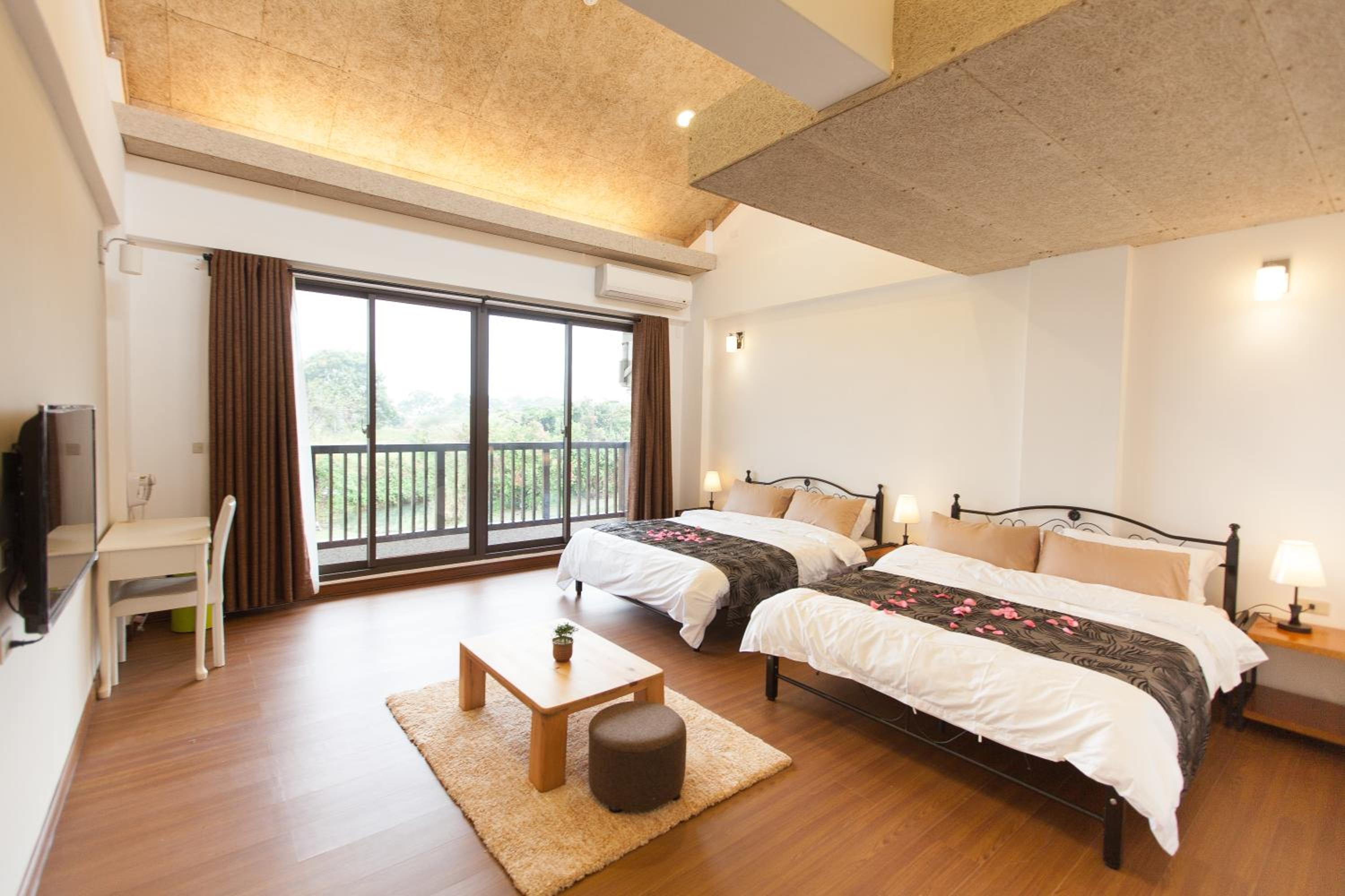 Quadruple Room with Lake View photo 2