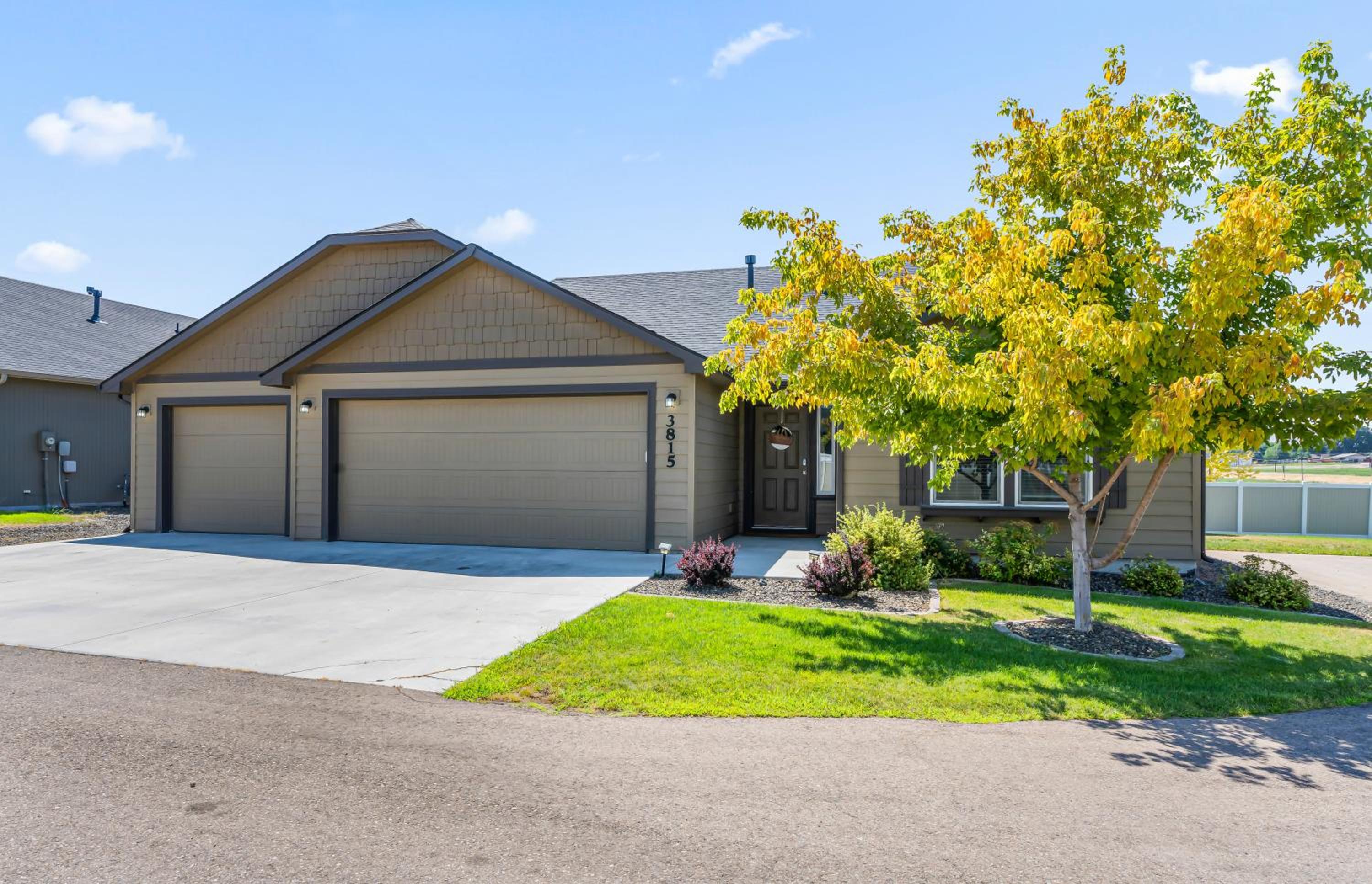 Three-Bedroom House photo 2