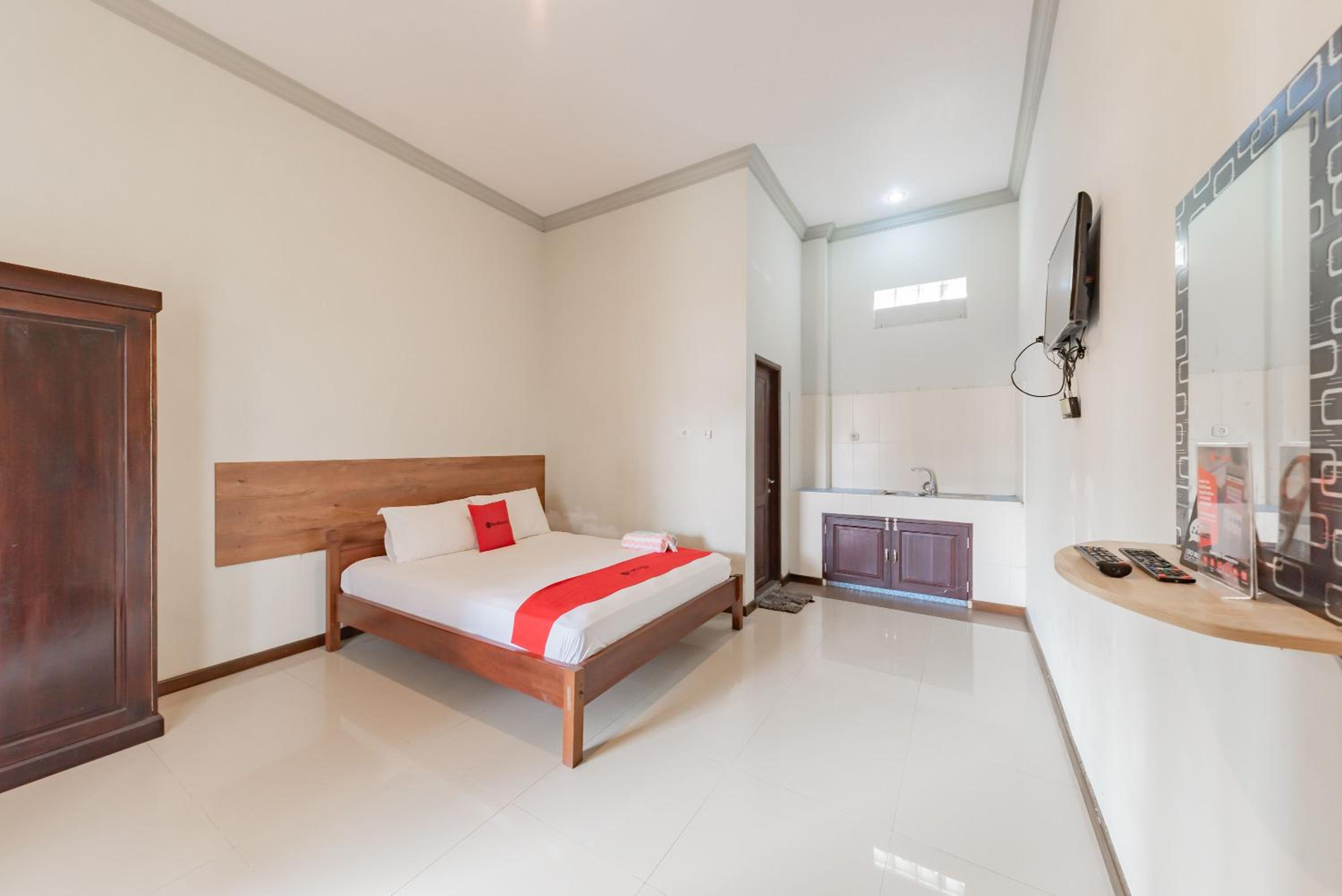Deluxe Room - Photo 4
