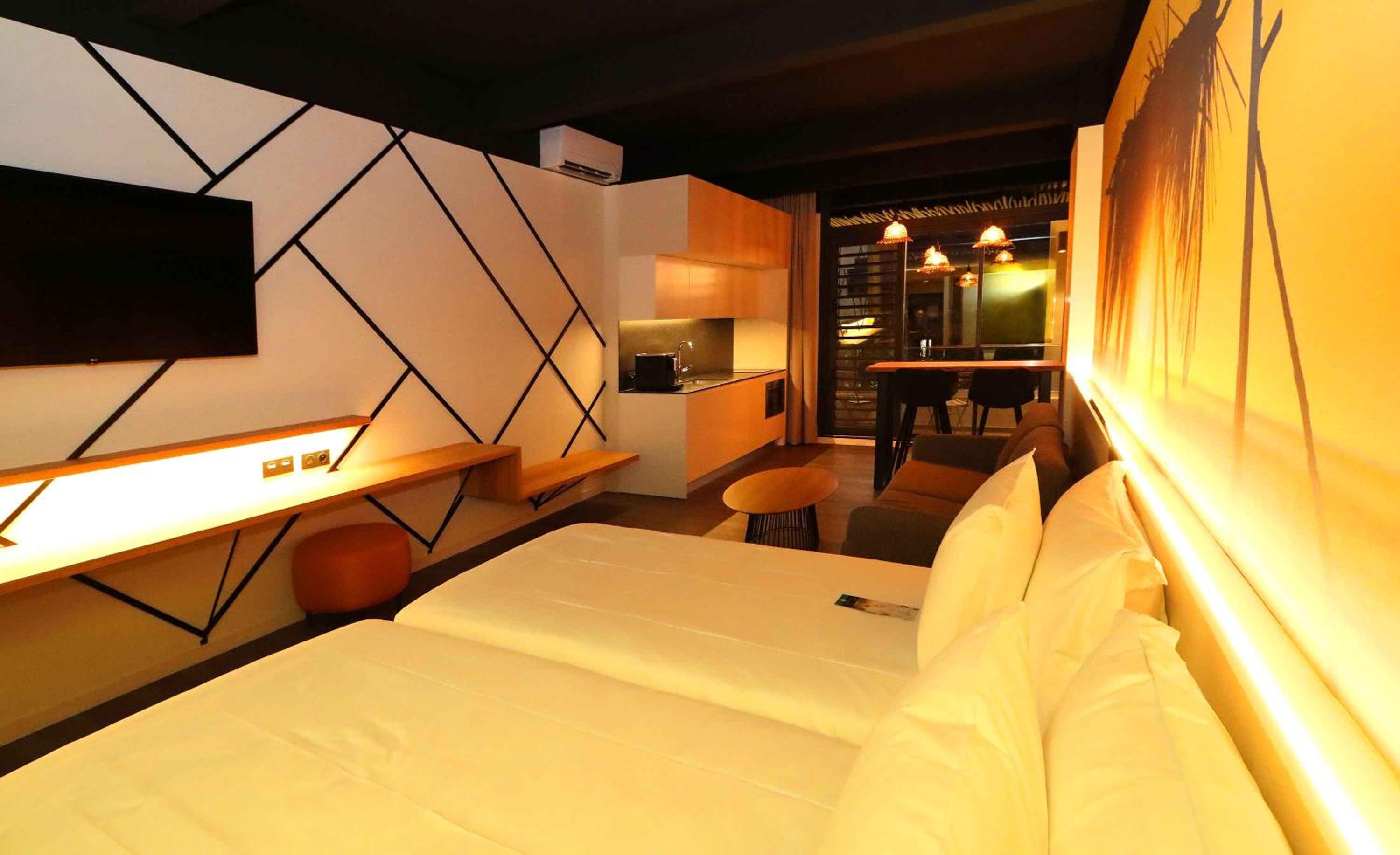 Studio with 2 Twin Beds