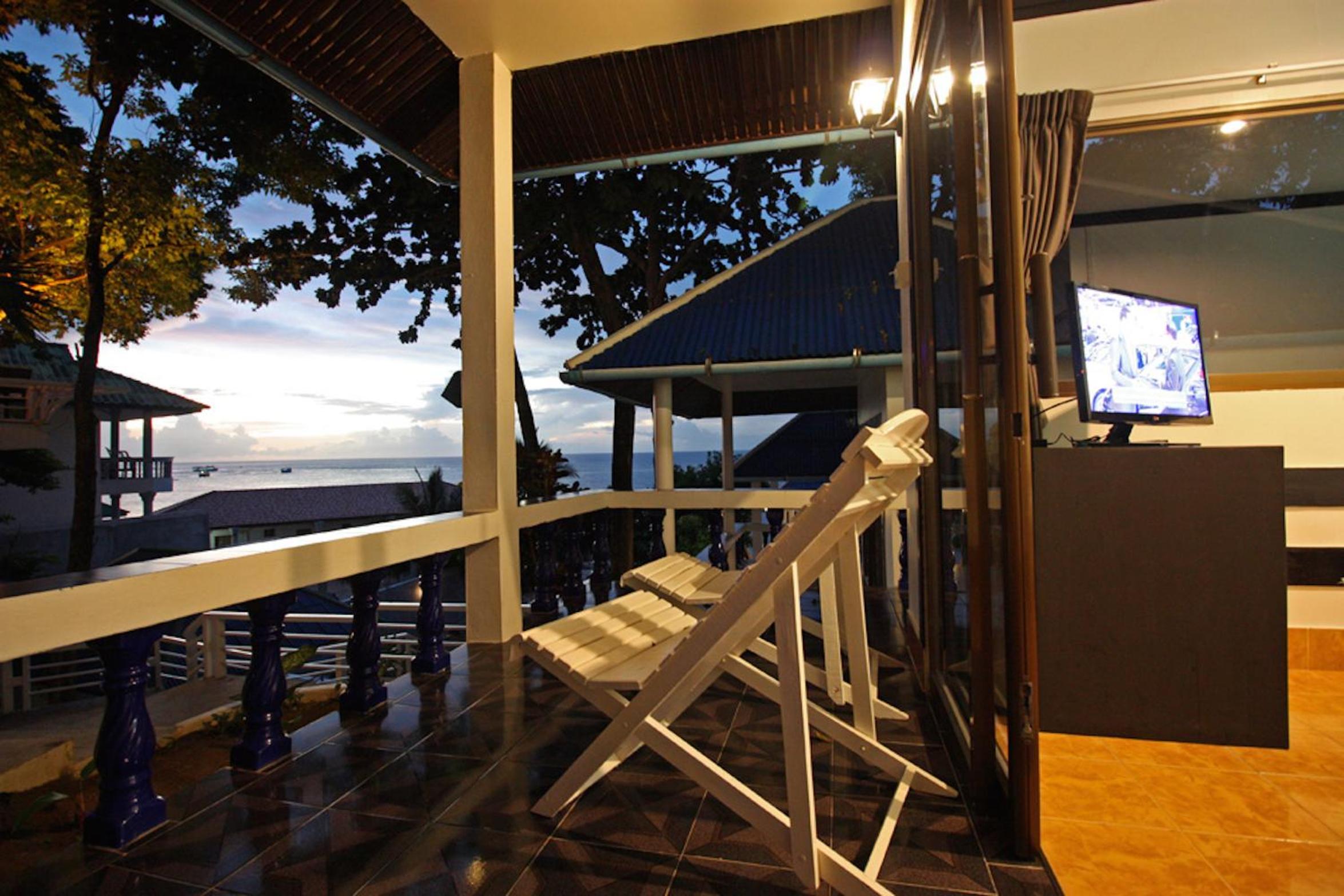 Double or Twin Room with Sea View photo 2