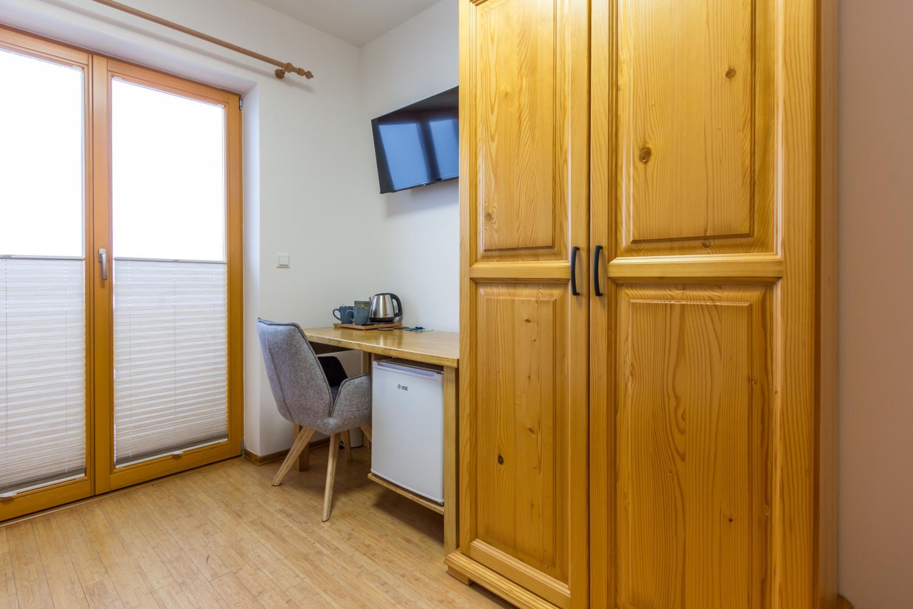 Deluxe Double Room with Balcony - Photo 3