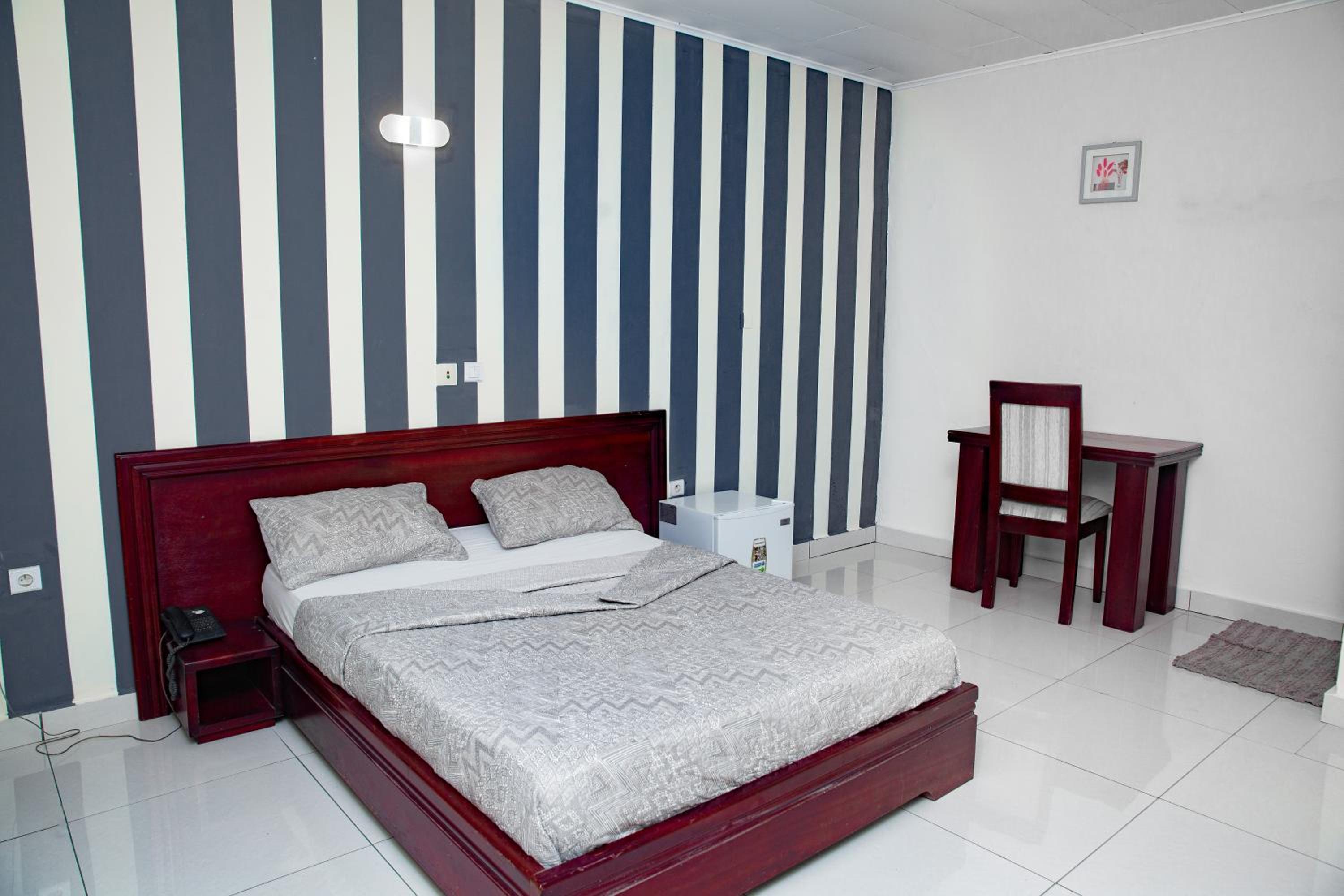 Deluxe Room (2 Adults + 1 Child)