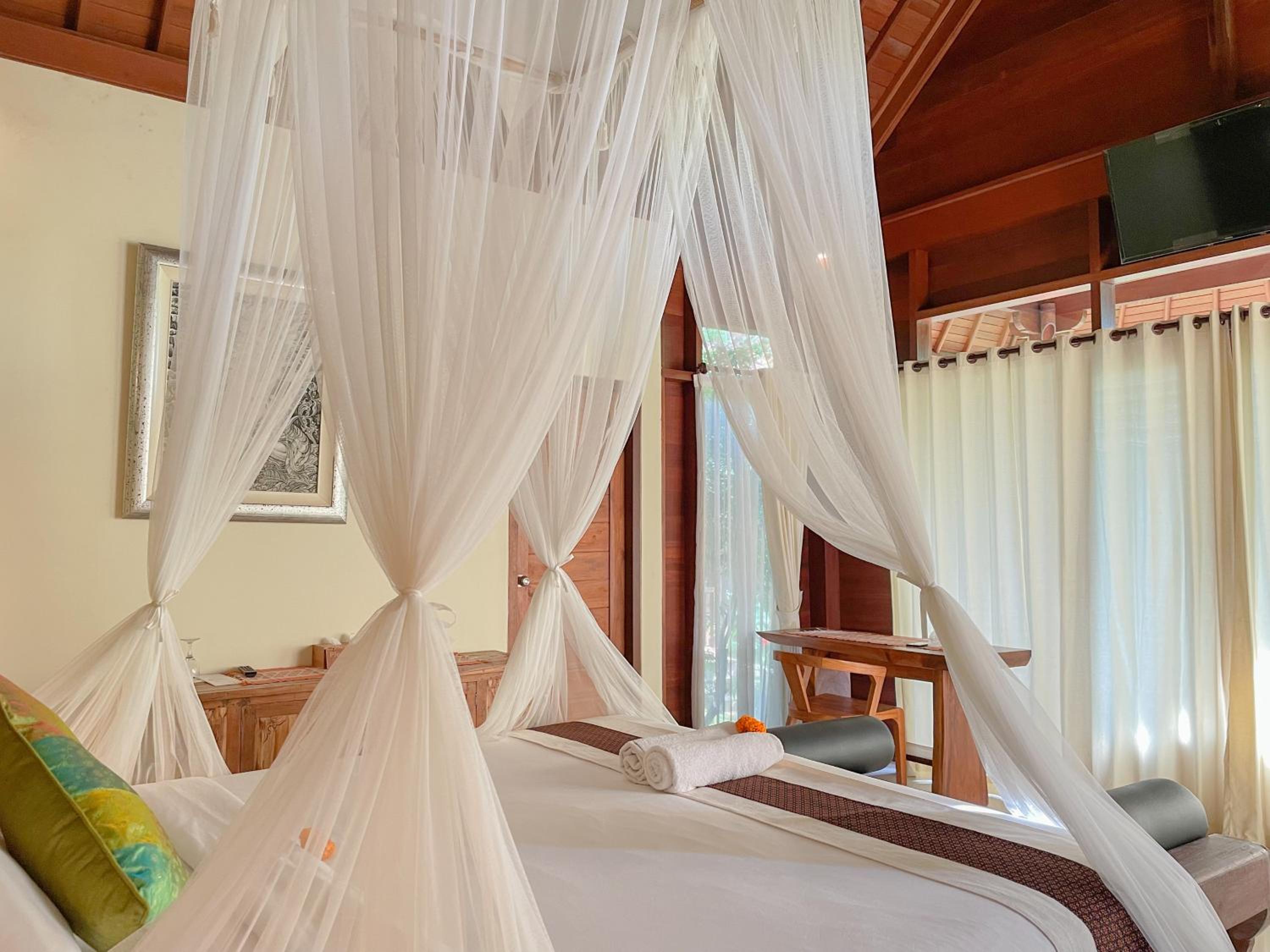 Deluxe Double Room with Balcony - Photo 12