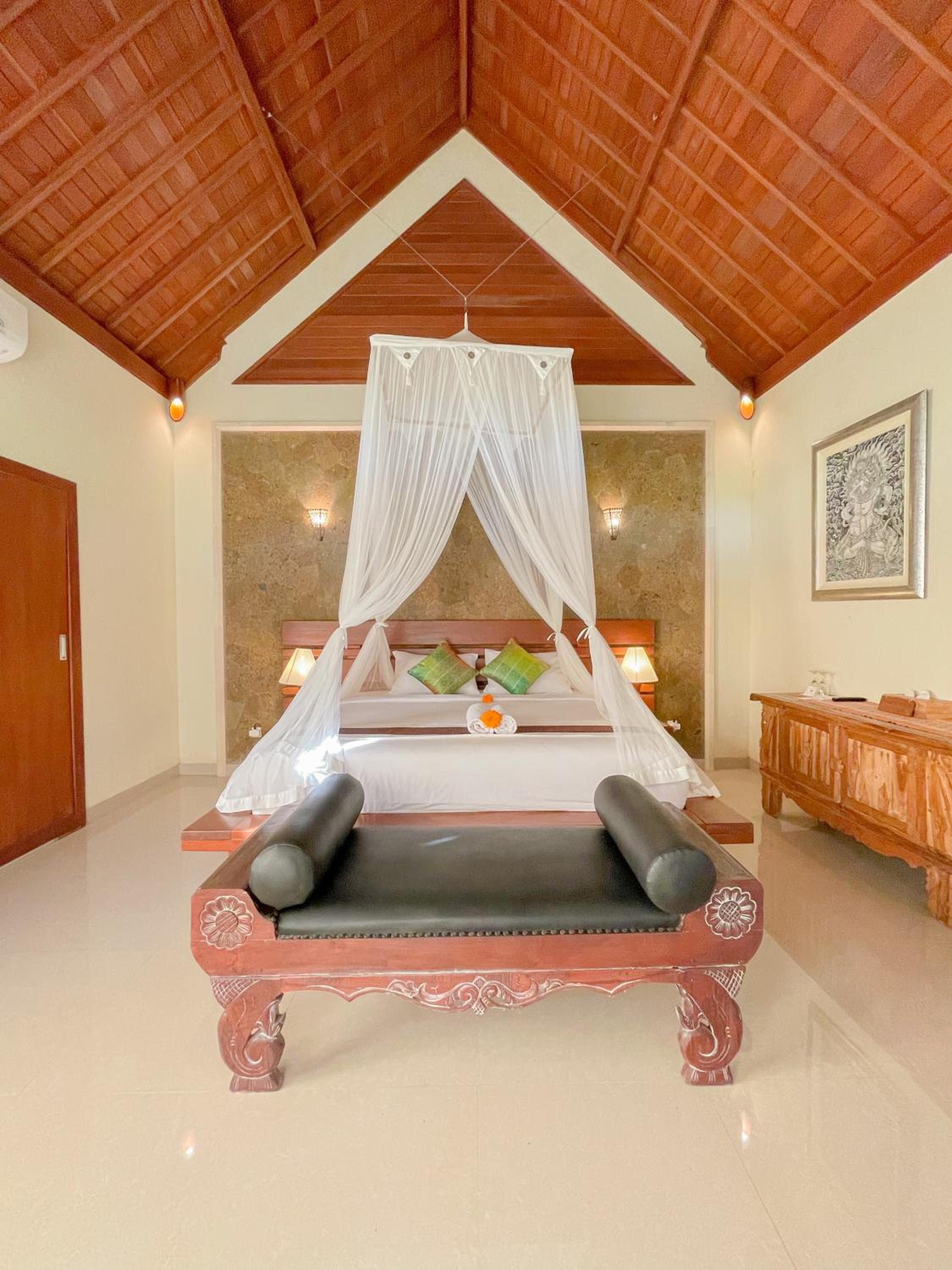 Deluxe Double Room with Balcony - Photo 10