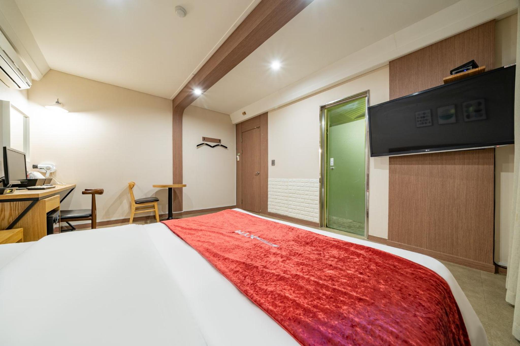 Economy Double Room - Photo 8