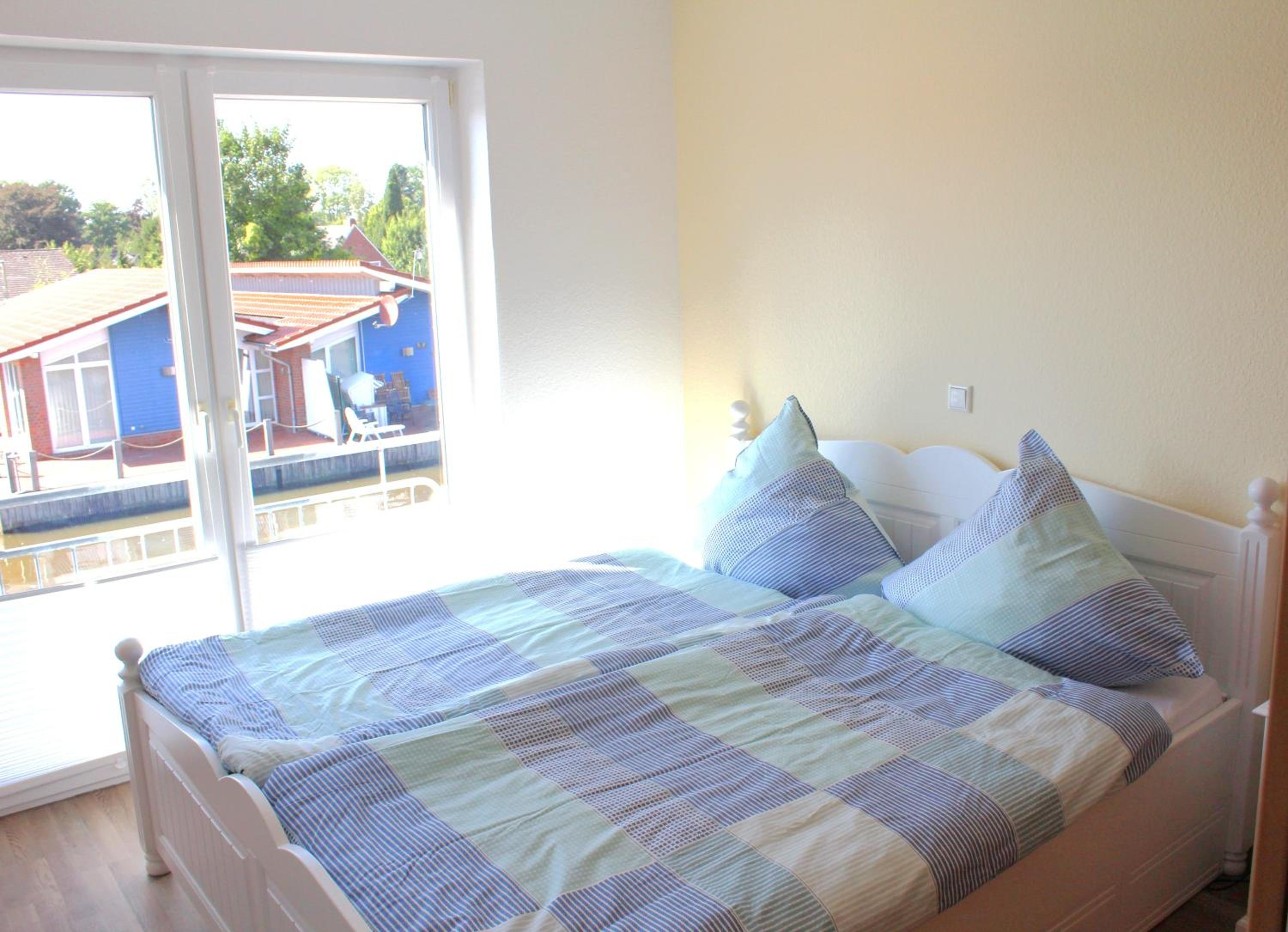 Three-Bedroom Apartment with Balcony photo 1