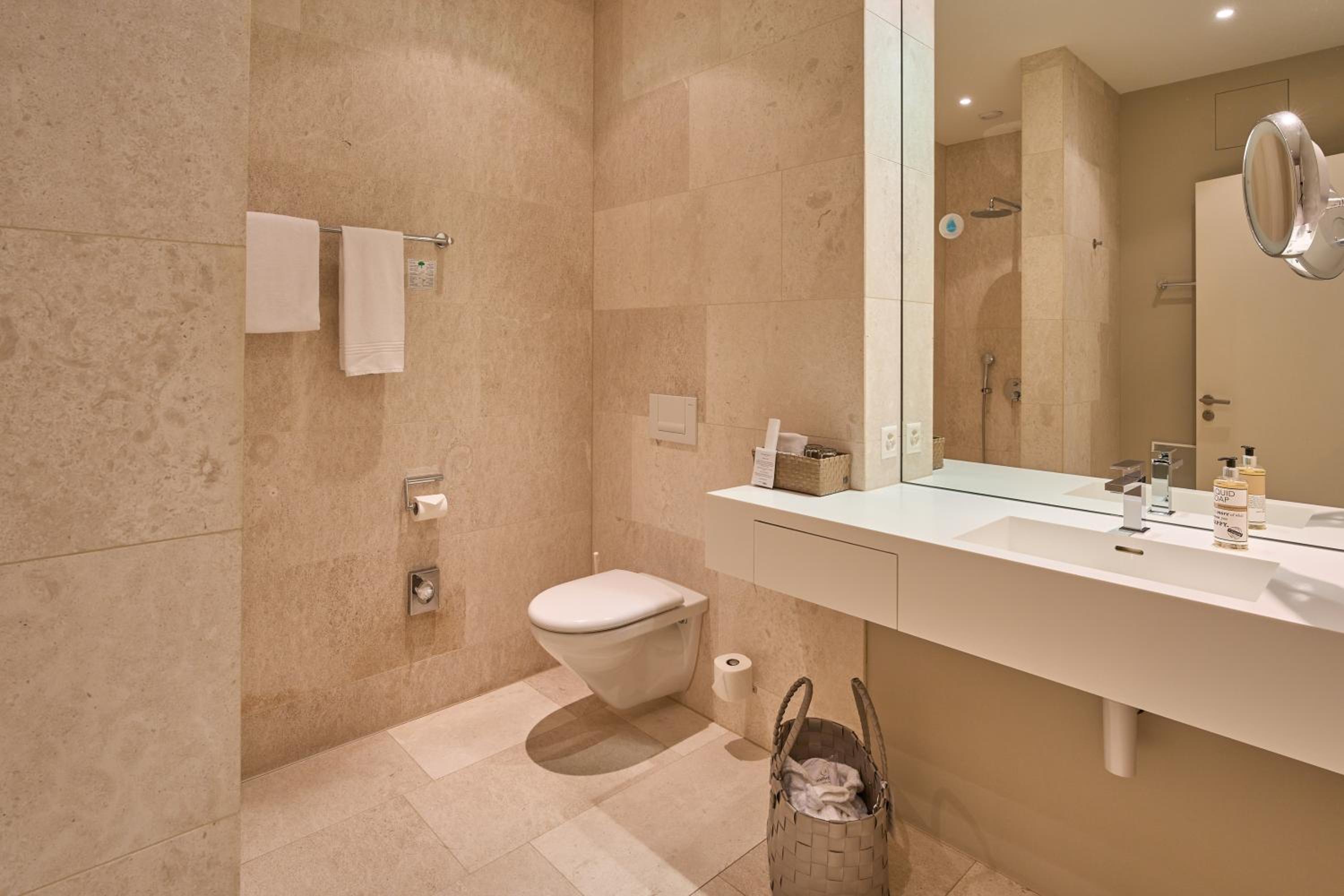 Superior Double Room with Balcony and Riverview - Photo 3