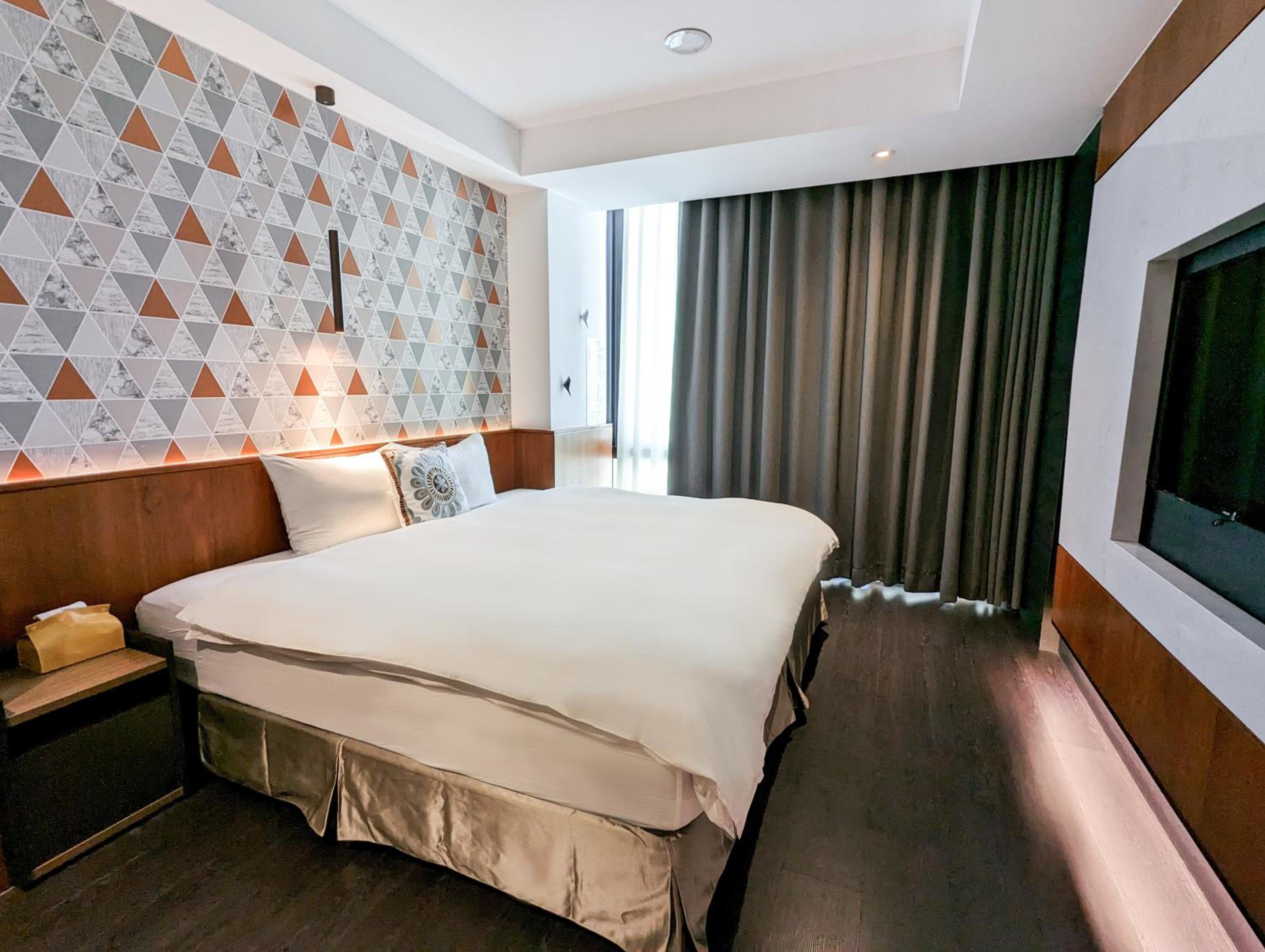Superior Double Room with Bathtub