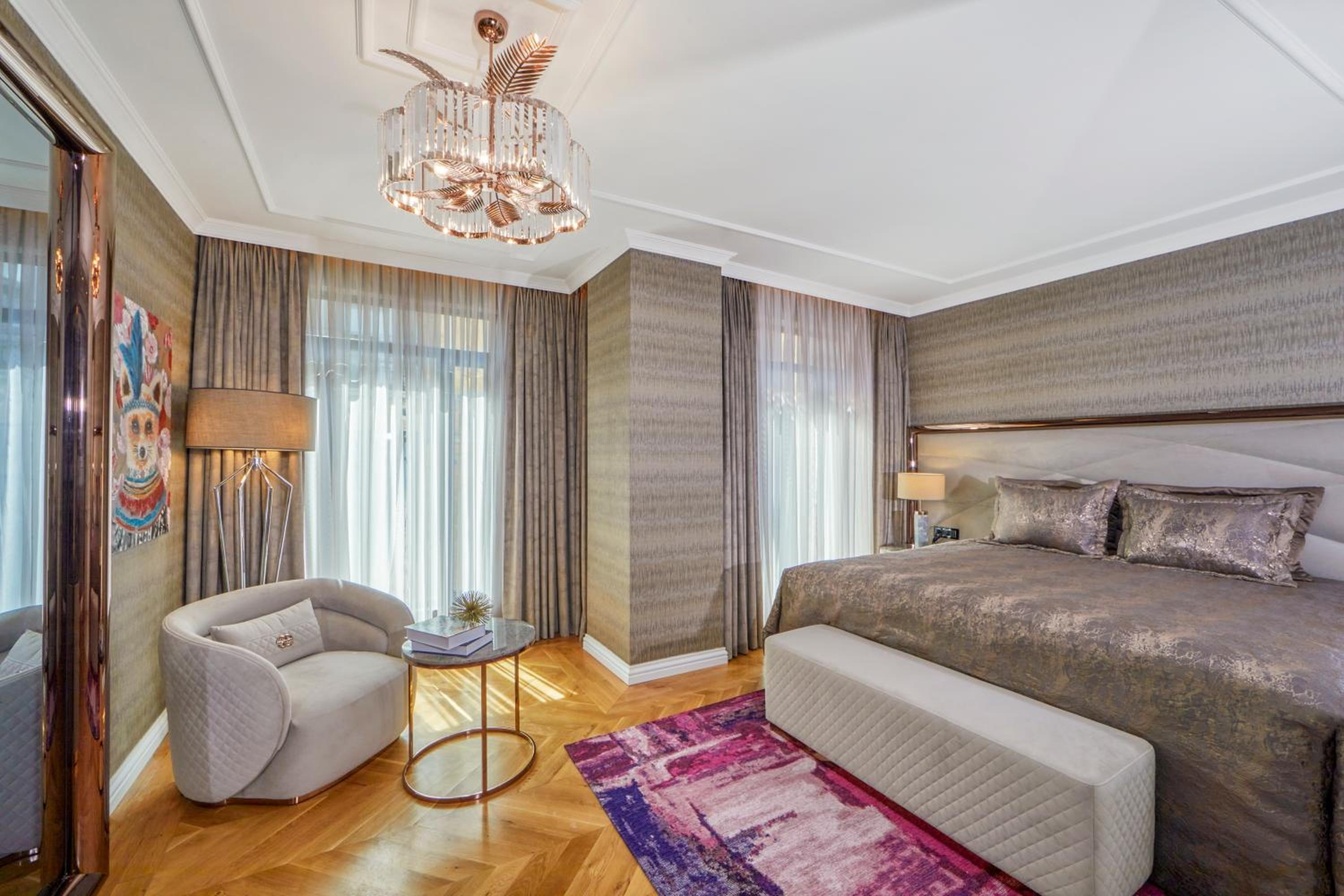 Deluxe Double Room thumbnail 5