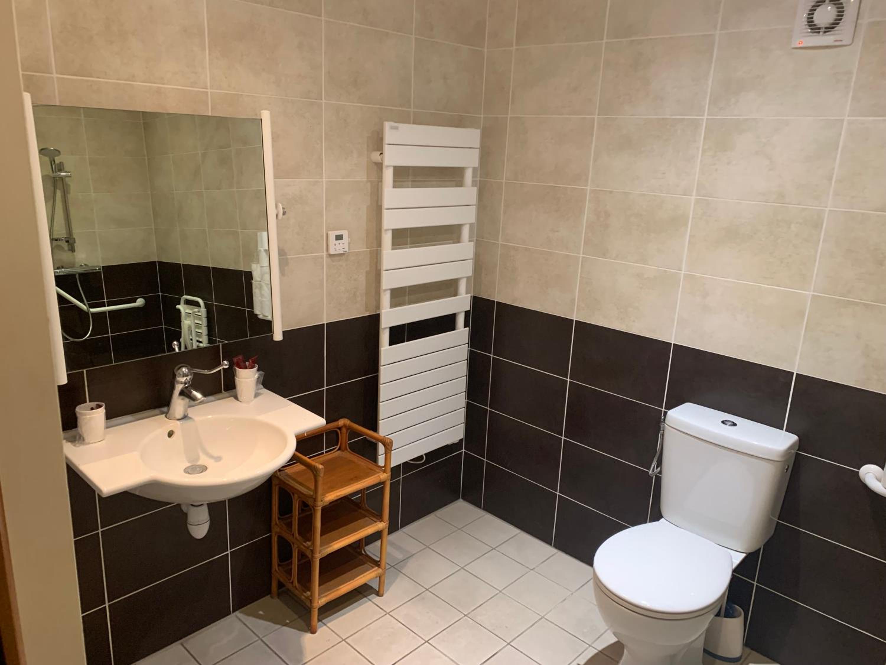 King Room - Disability Access photo 2