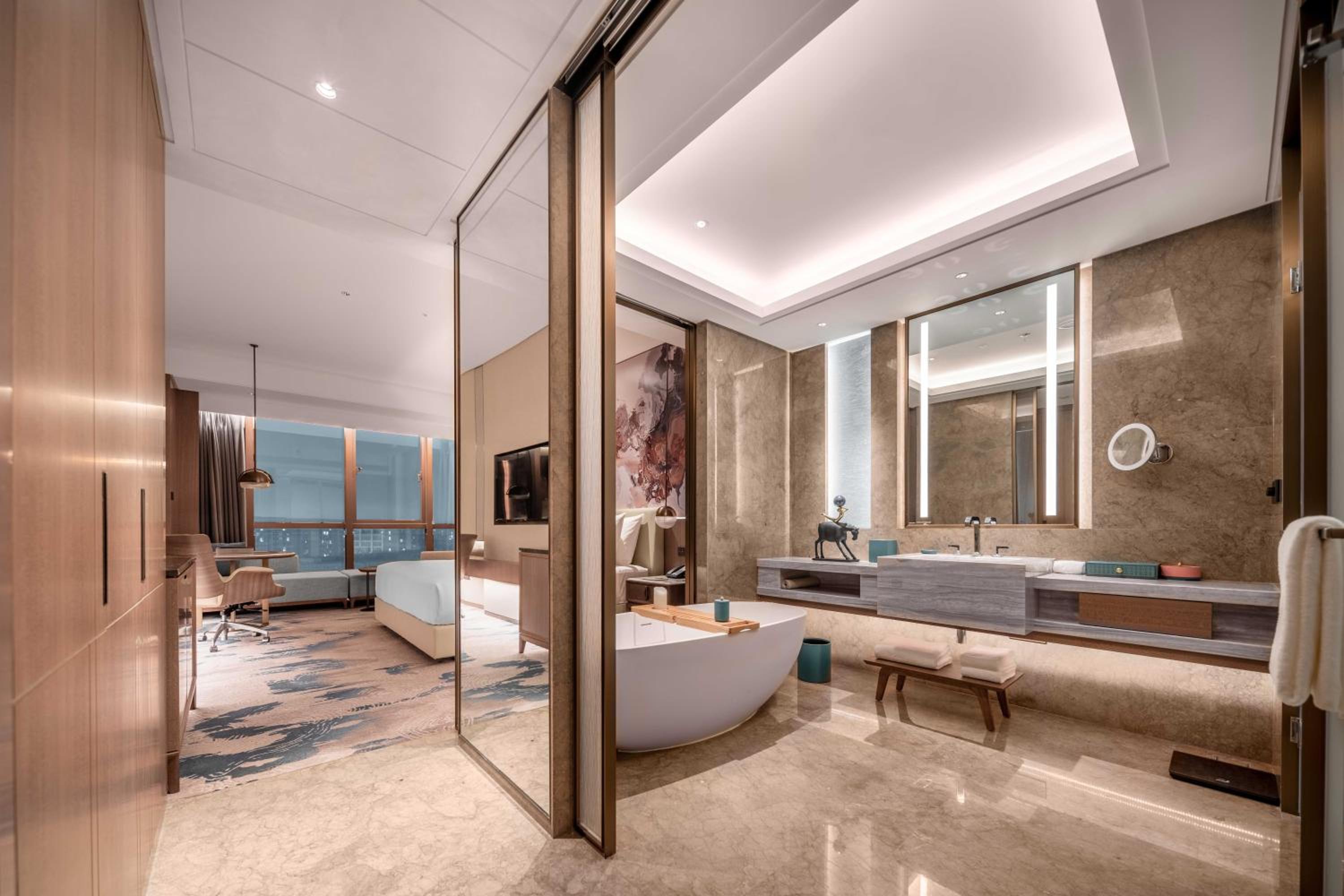 Deluxe Executive King Room - Photo 4