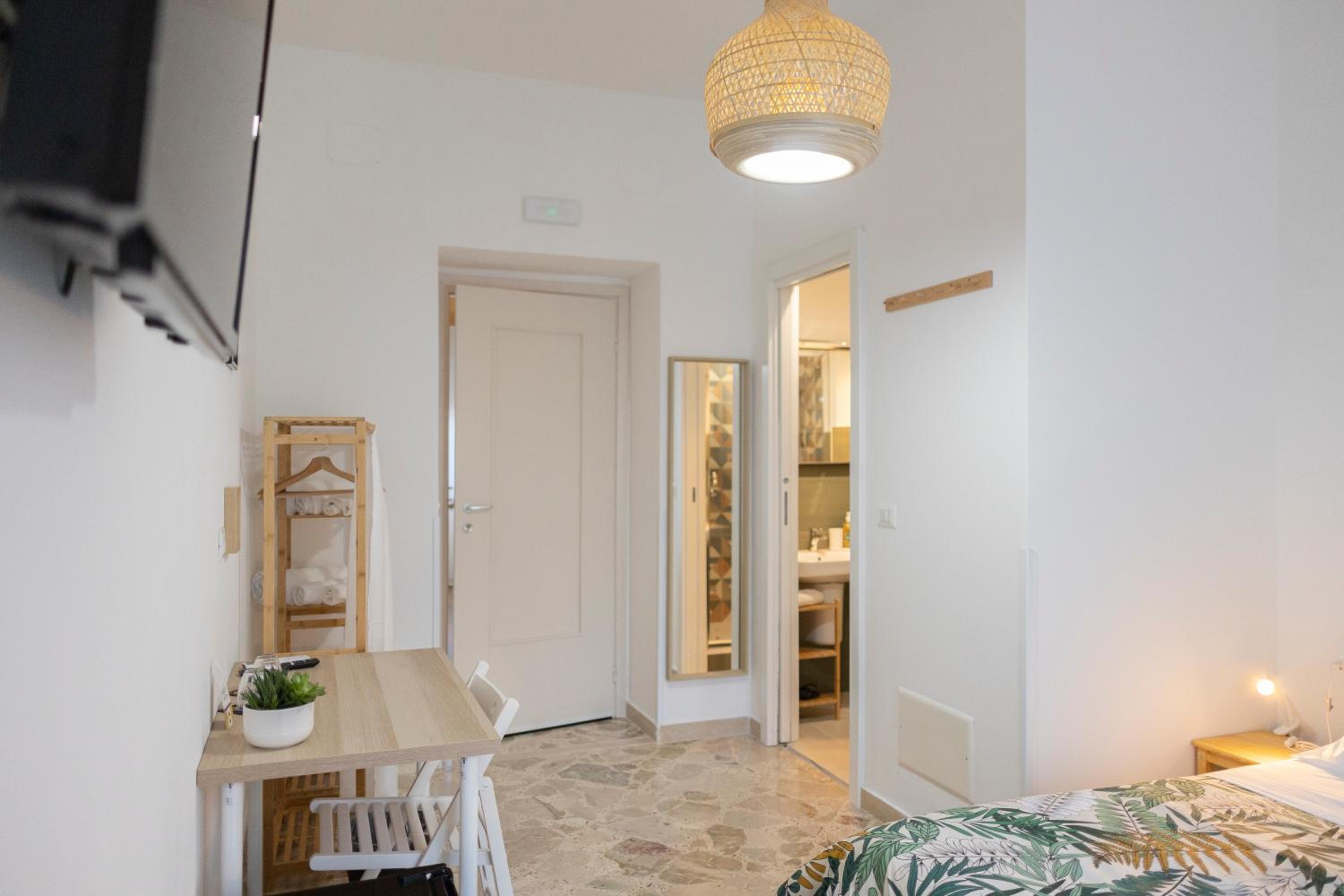 Deluxe Double Room with Balcony photo 2