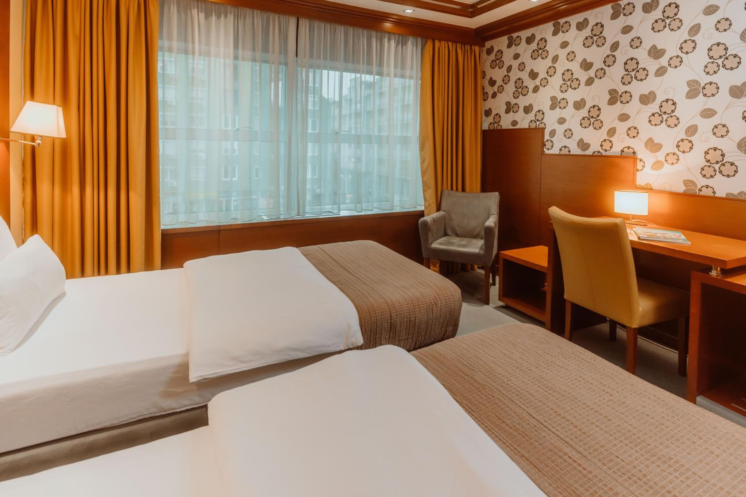 Twin Room - Photo 1