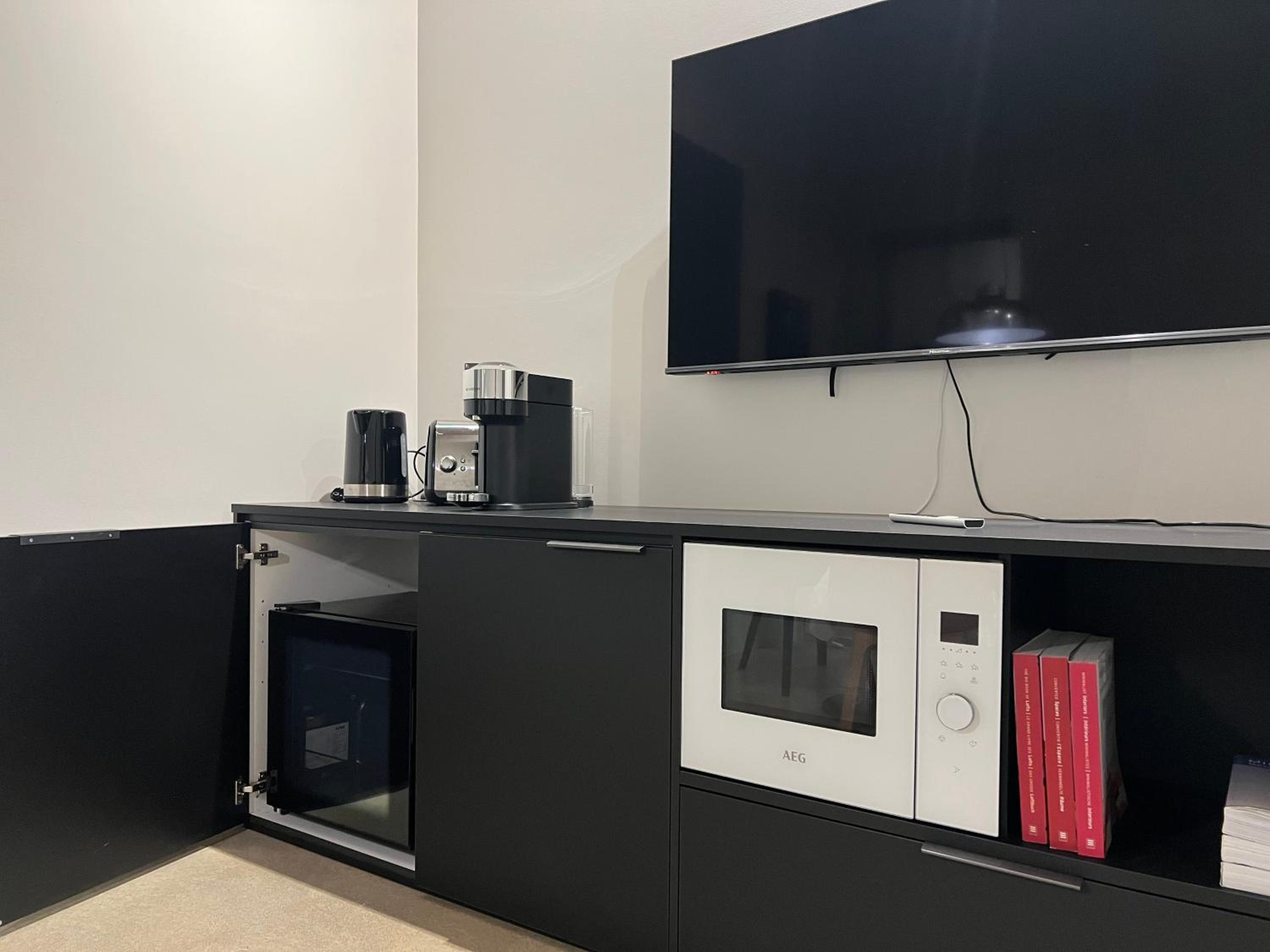 One-Bedroom Apartment - Photo 9