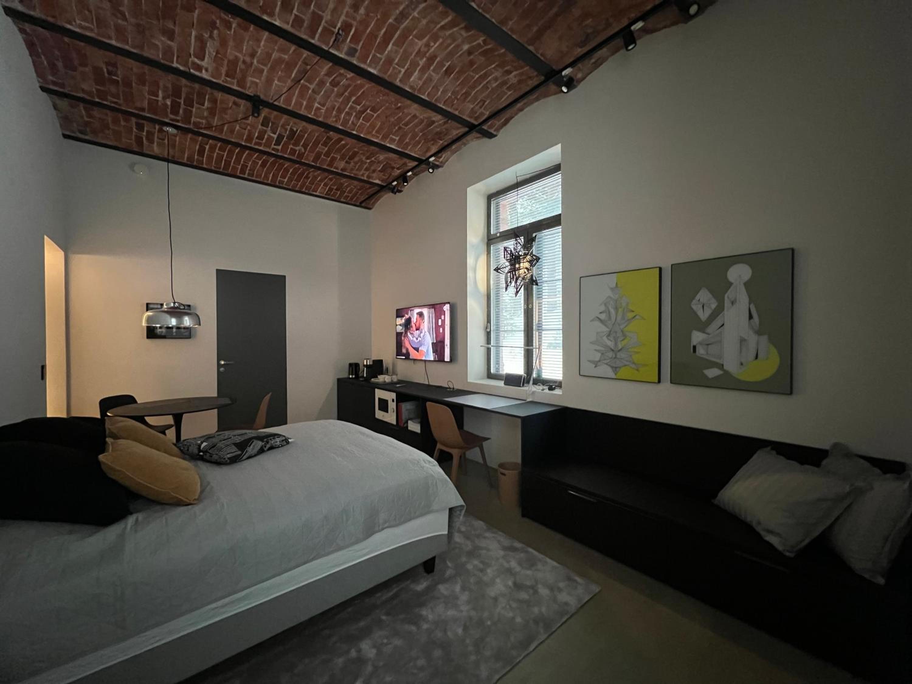 One-Bedroom Apartment - Photo 19