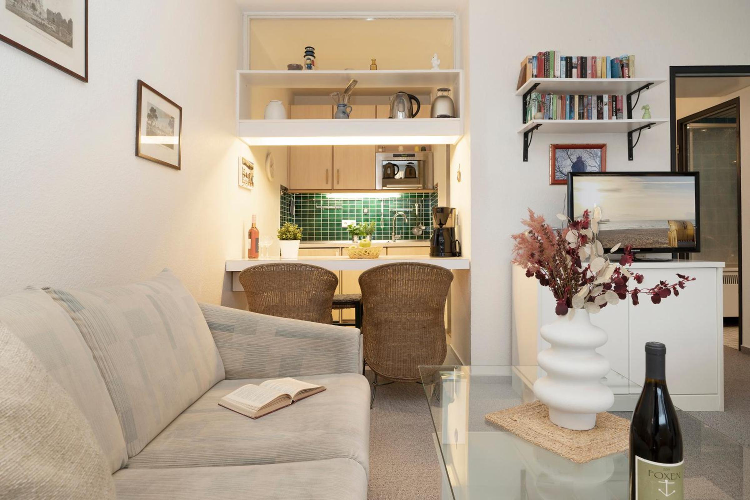 Apartment With Balcony photo 2