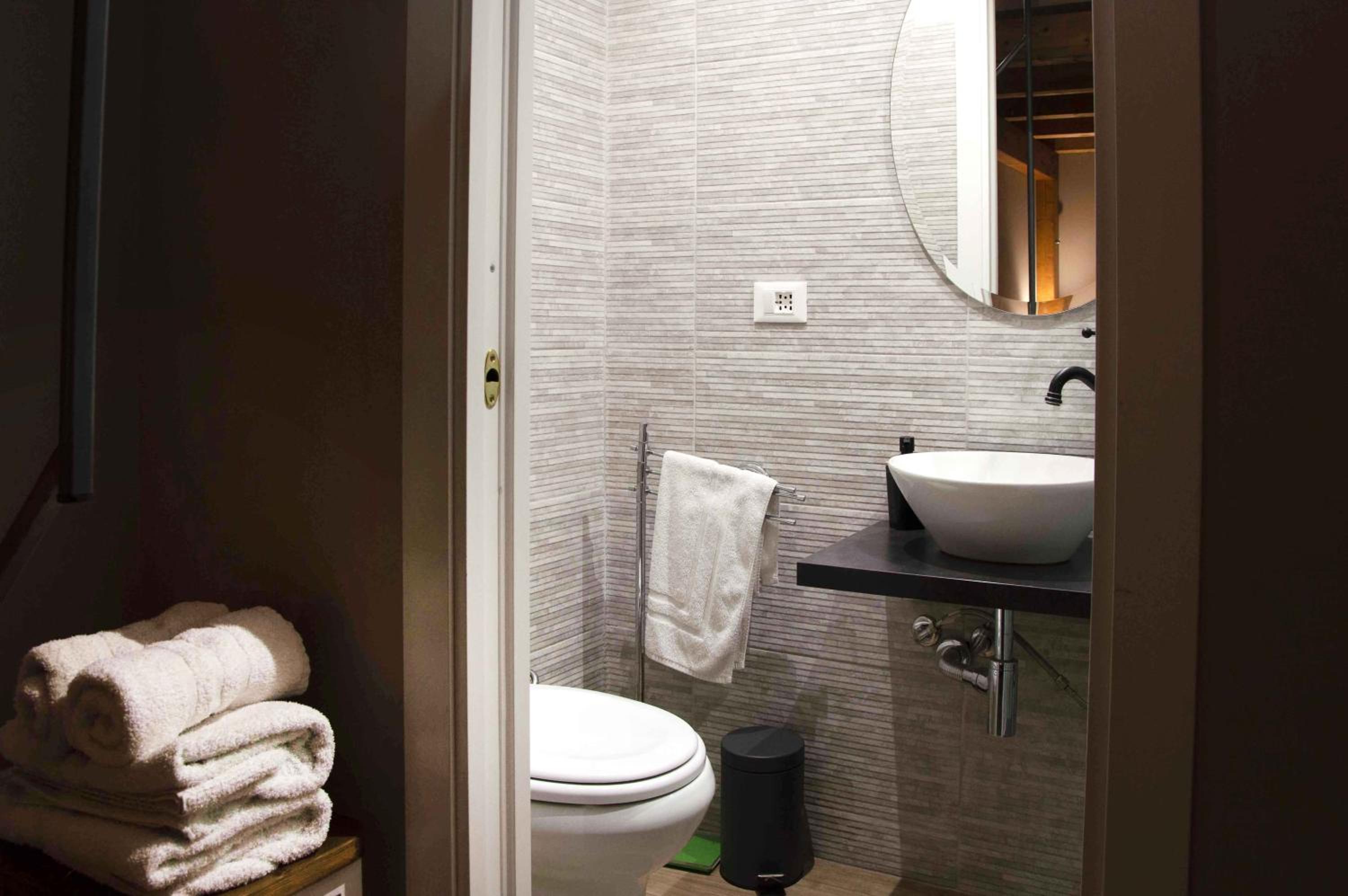 Standard Double Room - Photo 7