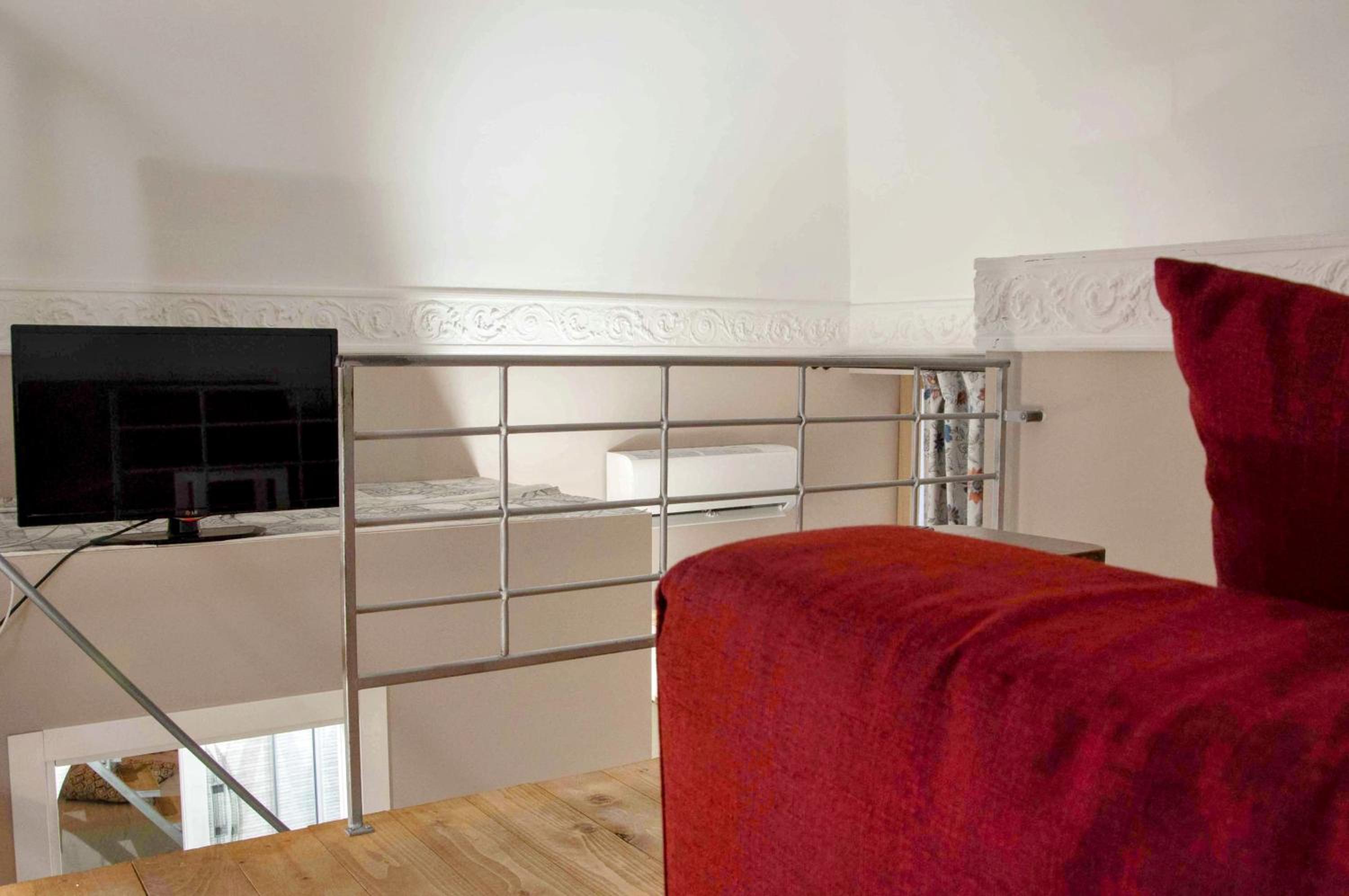 Standard Double Room - Photo 8