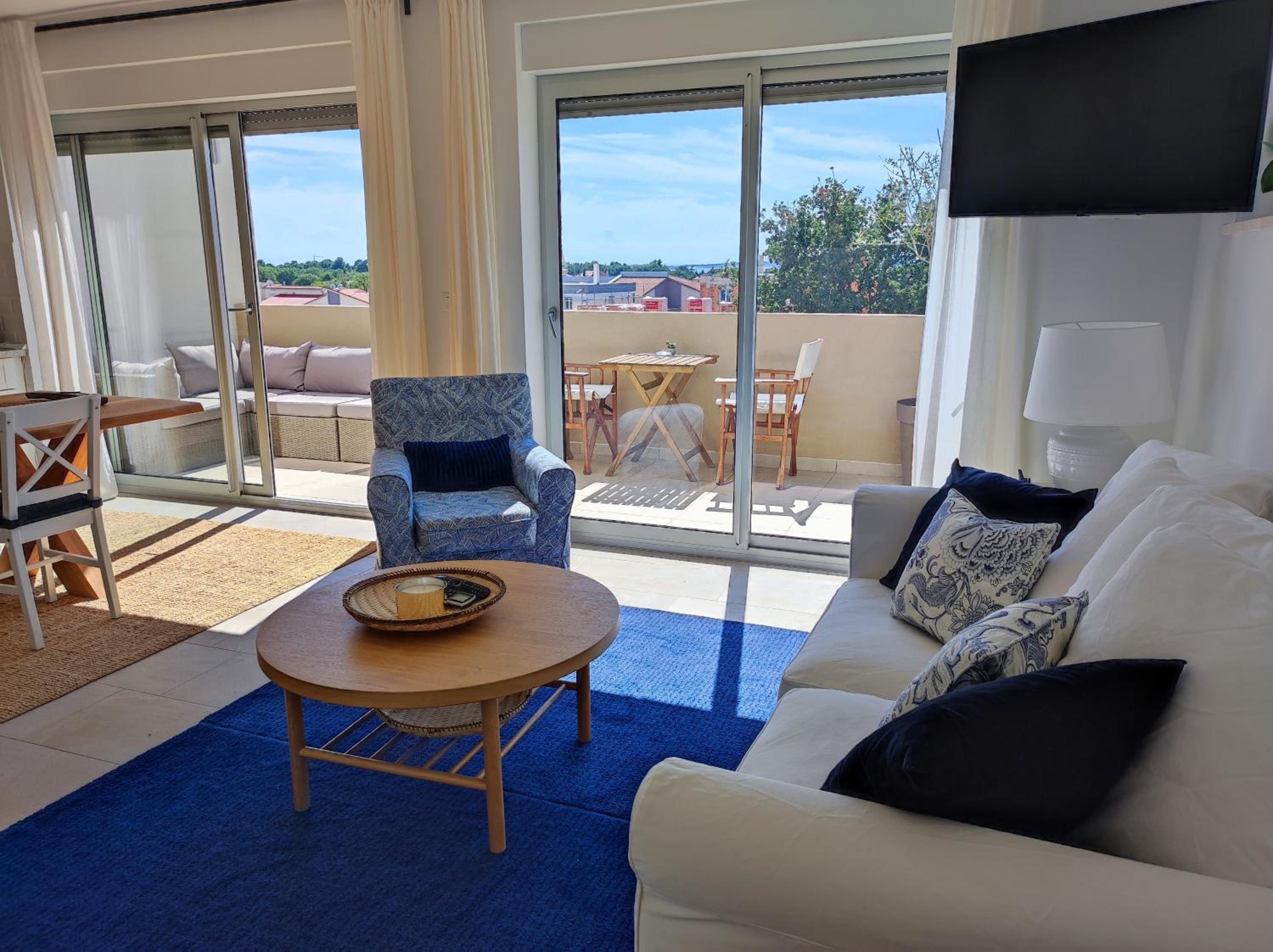 One Bedroom Apartment with Terrace and Sea View