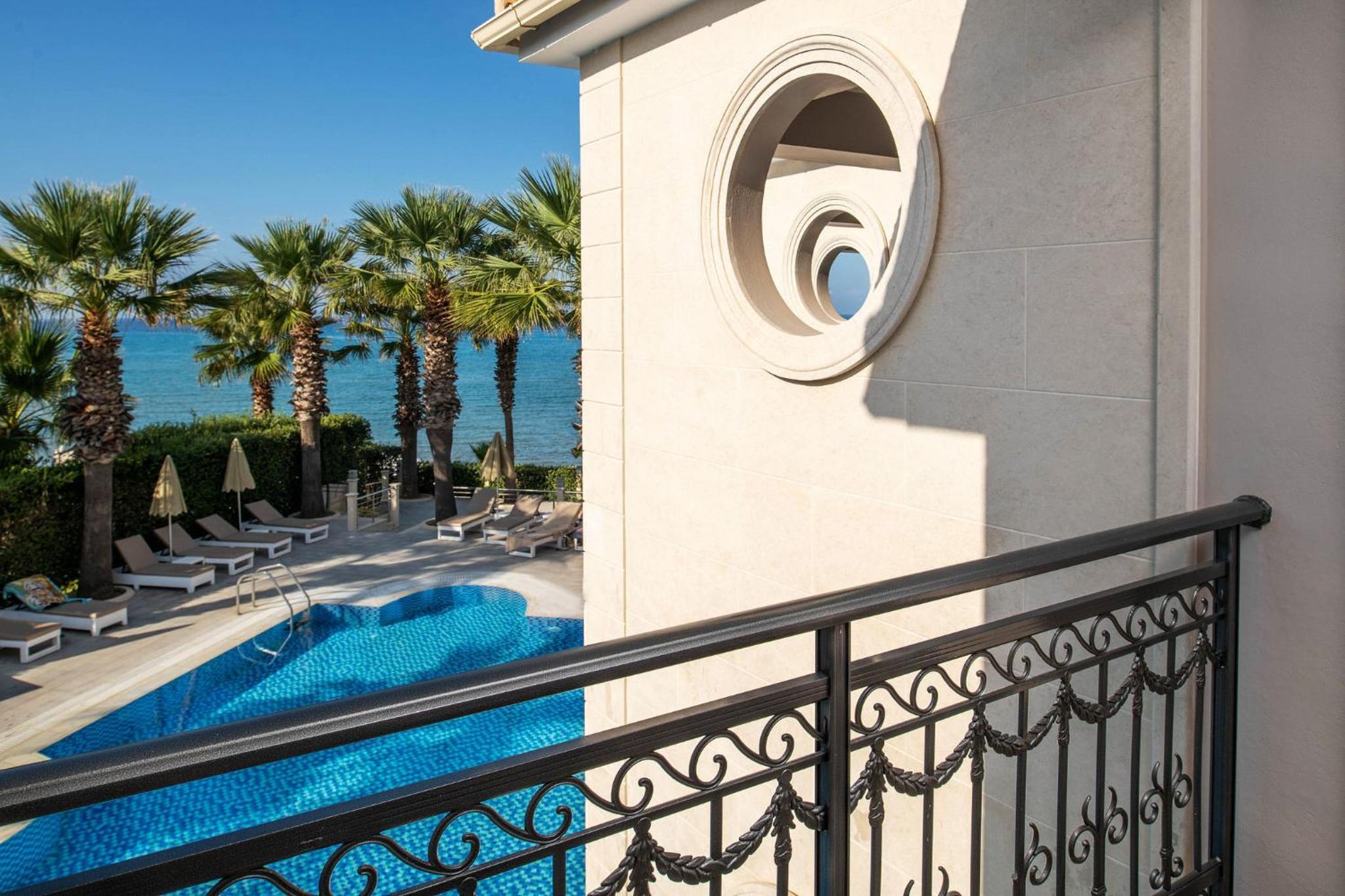 Junior Suite with Pool and Sea View photo 3