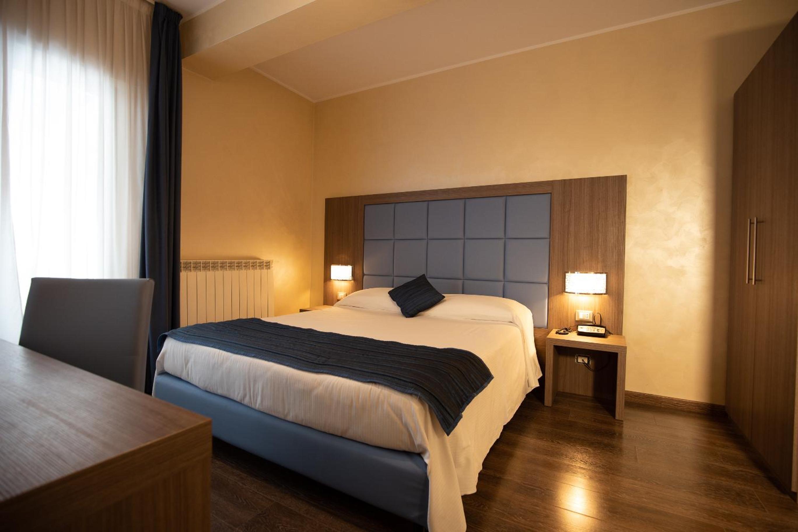 Standard Double or Twin Room - Photo 1