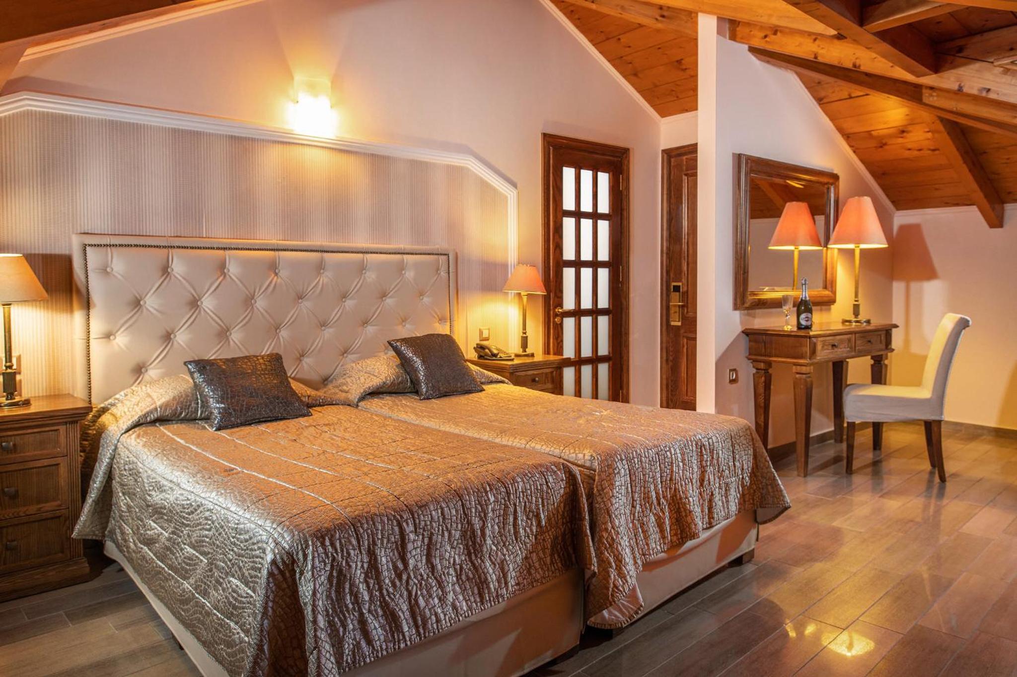 Attic Suite with Pool and Side Sea View photo 2