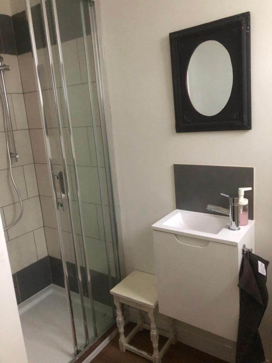 Double Room with Private Bathroom - Photo 7
