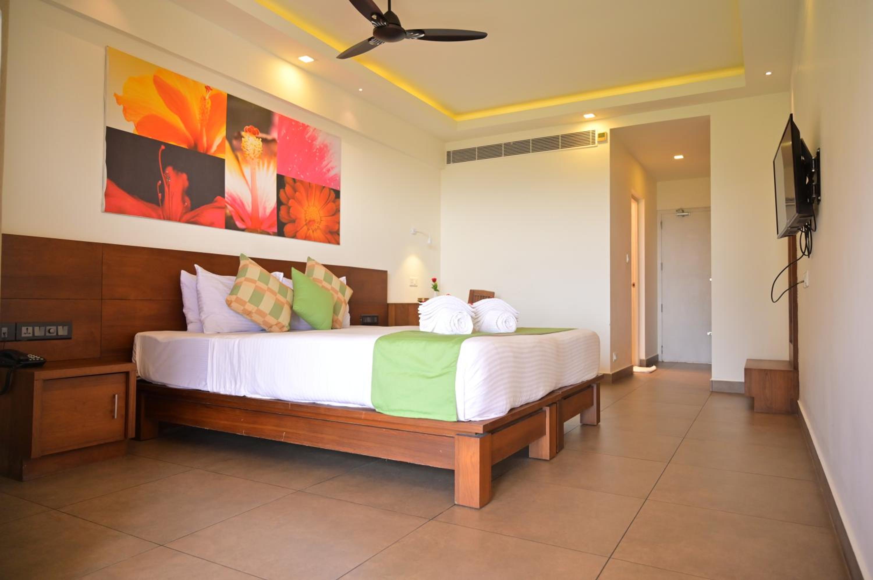Deluxe King Room - Photo 7