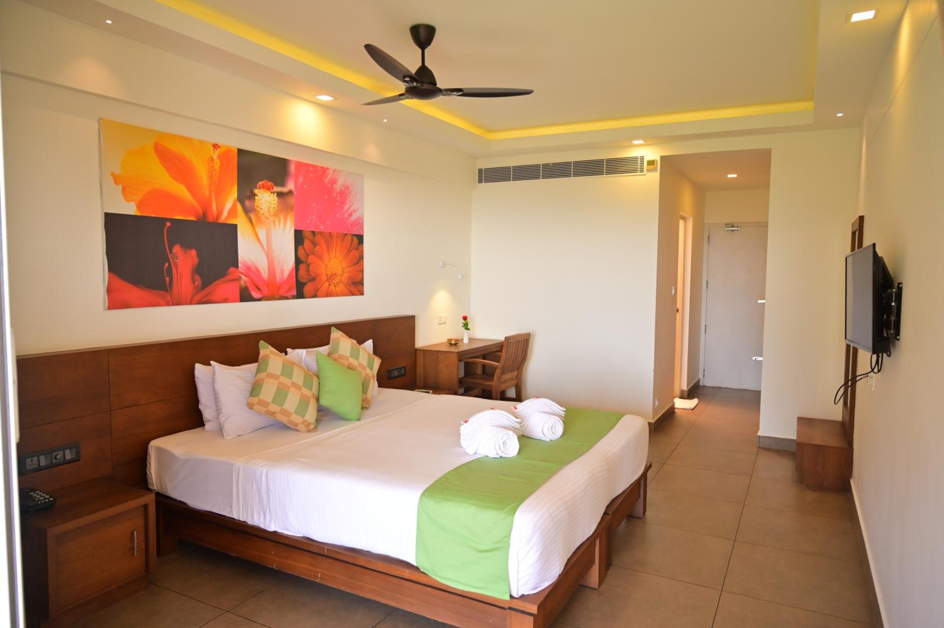 Deluxe King Room - Photo 6
