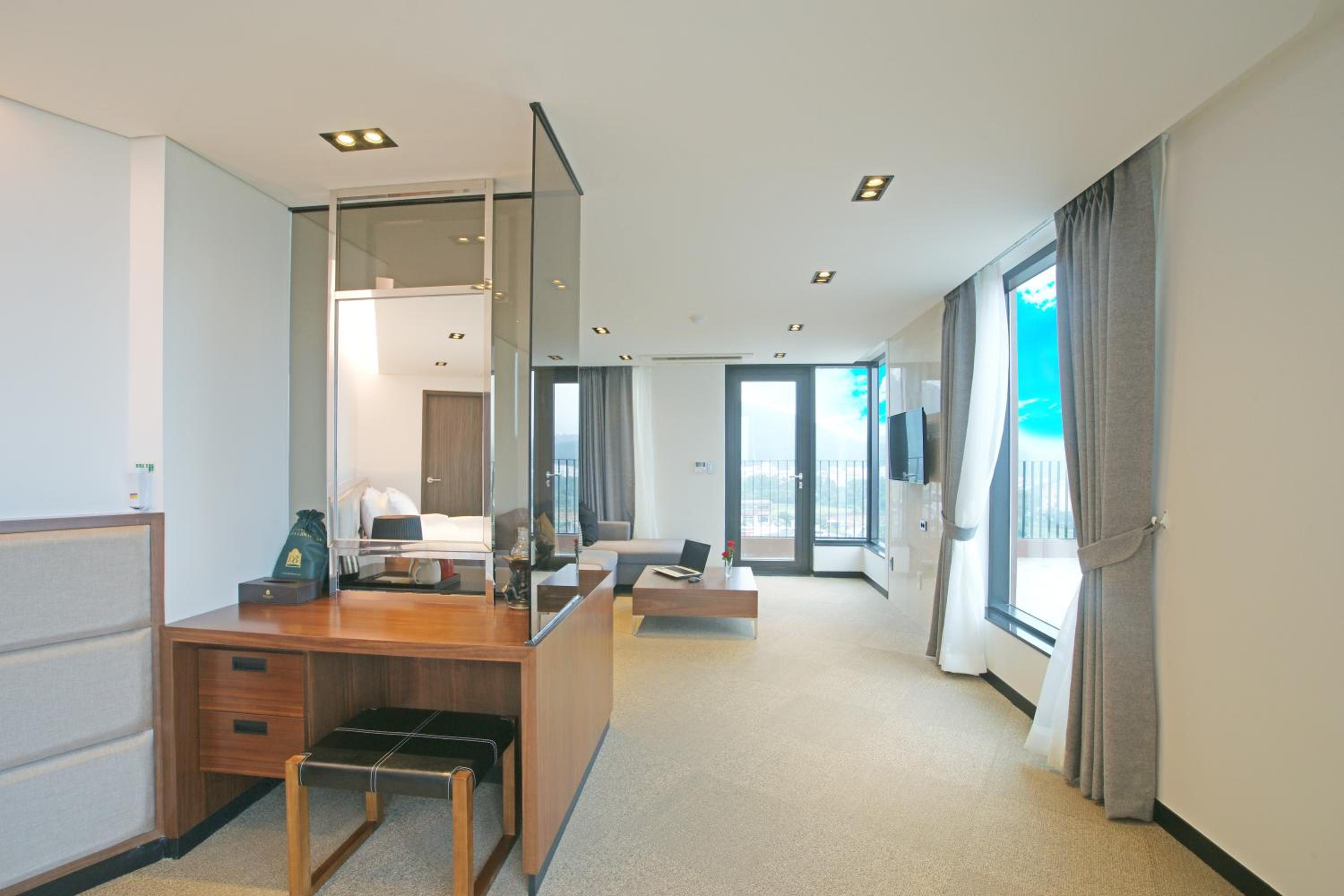 Suite with Balcony photo 2